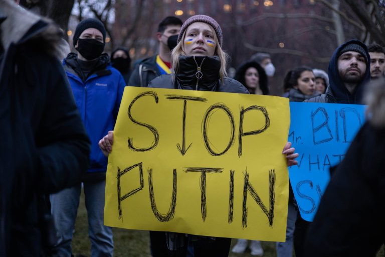 ‘Stand with Ukraine’: Protesters gather at White House and call on Biden to act