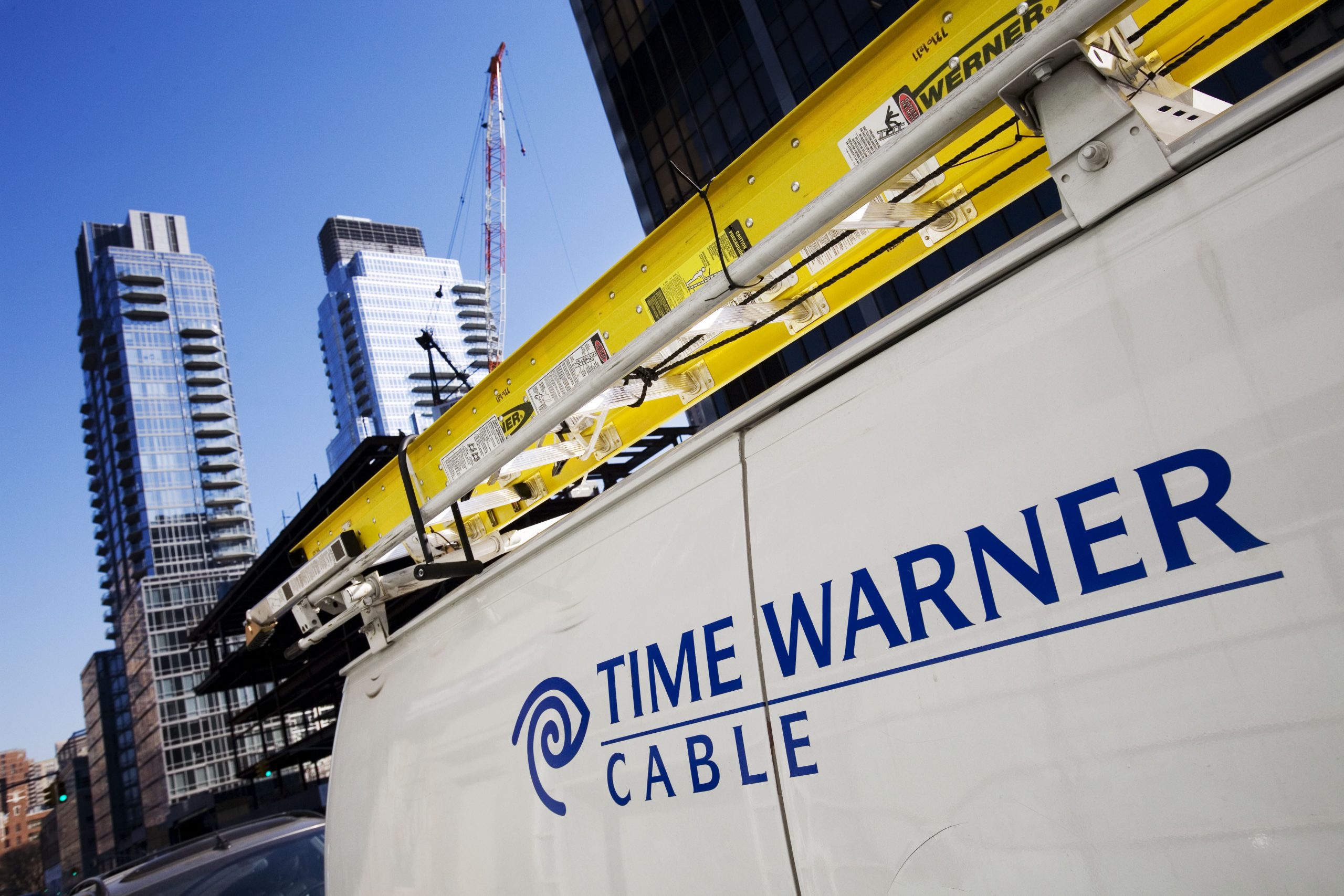 Time Warner 4Q net income falls 12 pct
