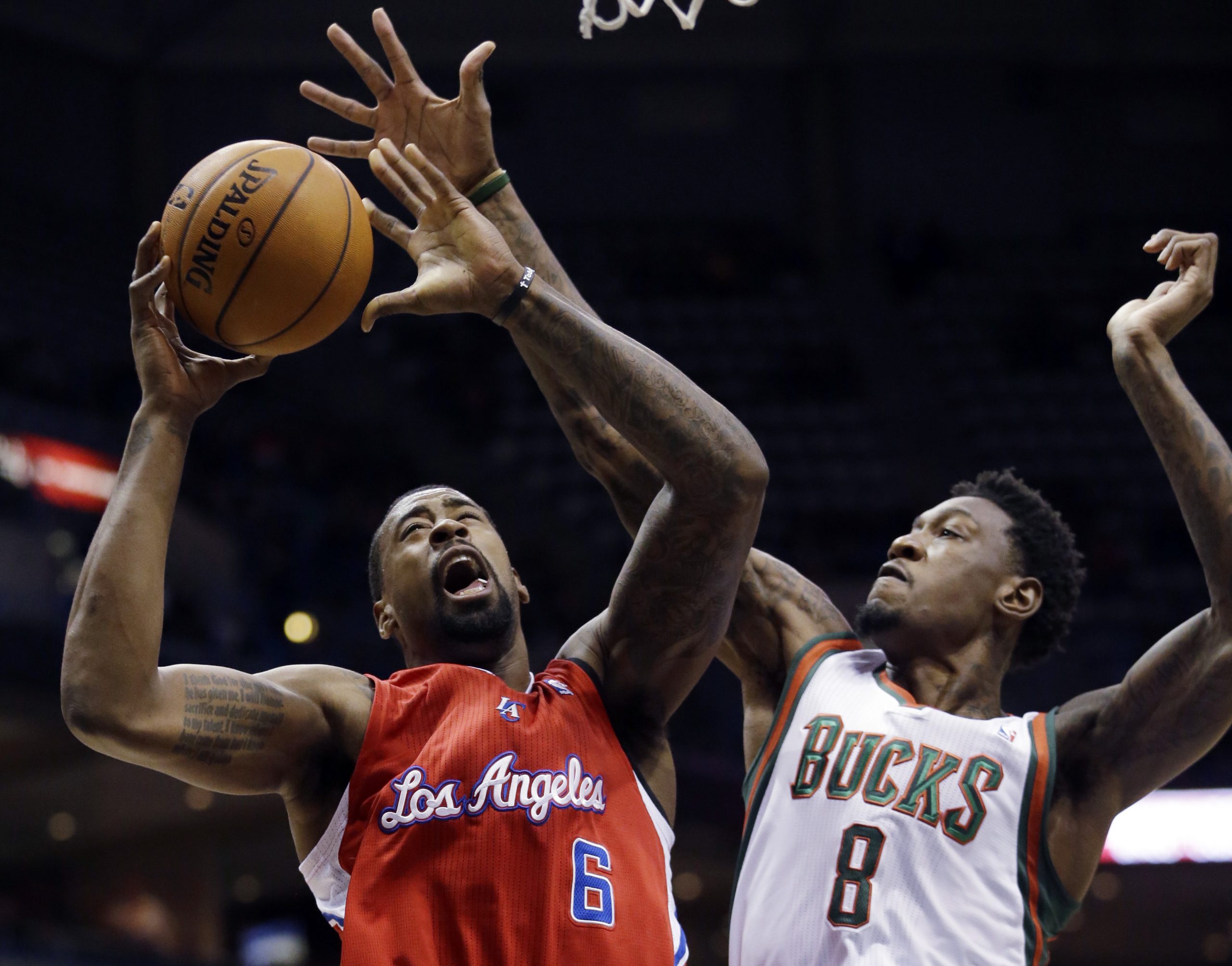 Clippers cruise past Bucks for 9th straight win