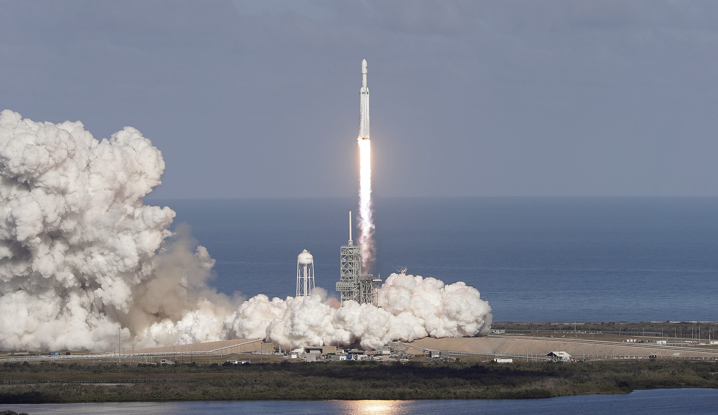 Auction winner spends $28 million to join Bezos on first trip to space