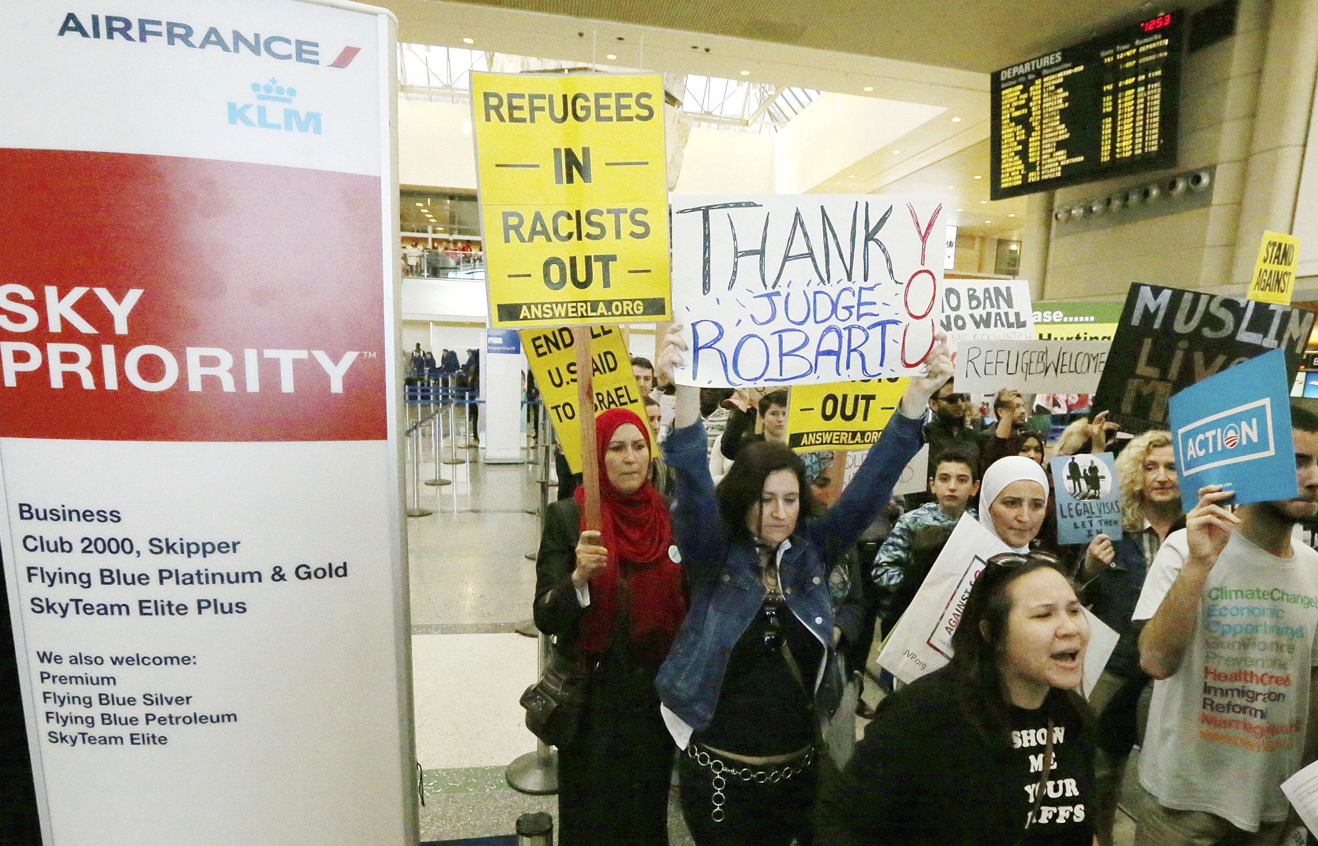 Judge who froze first travel ban hands Trump a victory