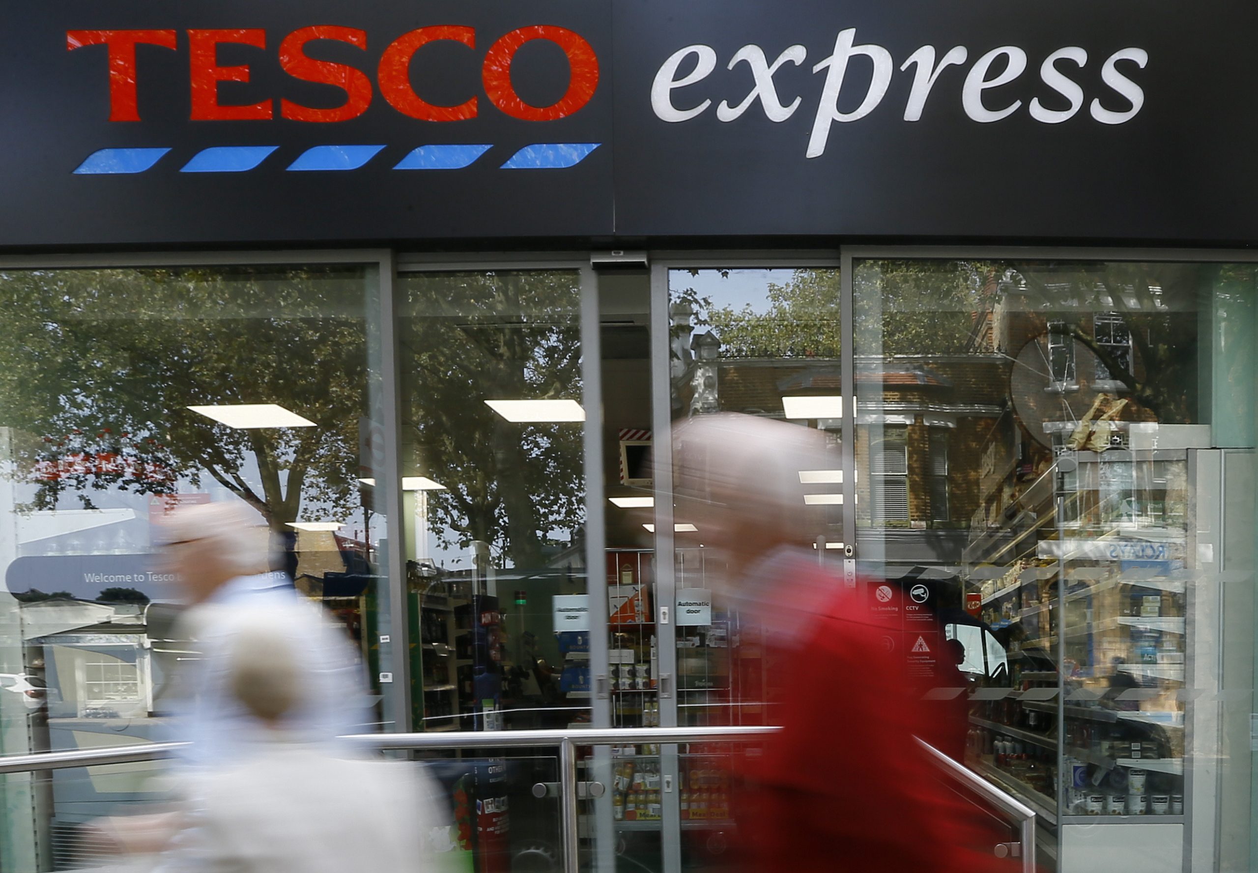 Tesco suspends execs over inflated profit report