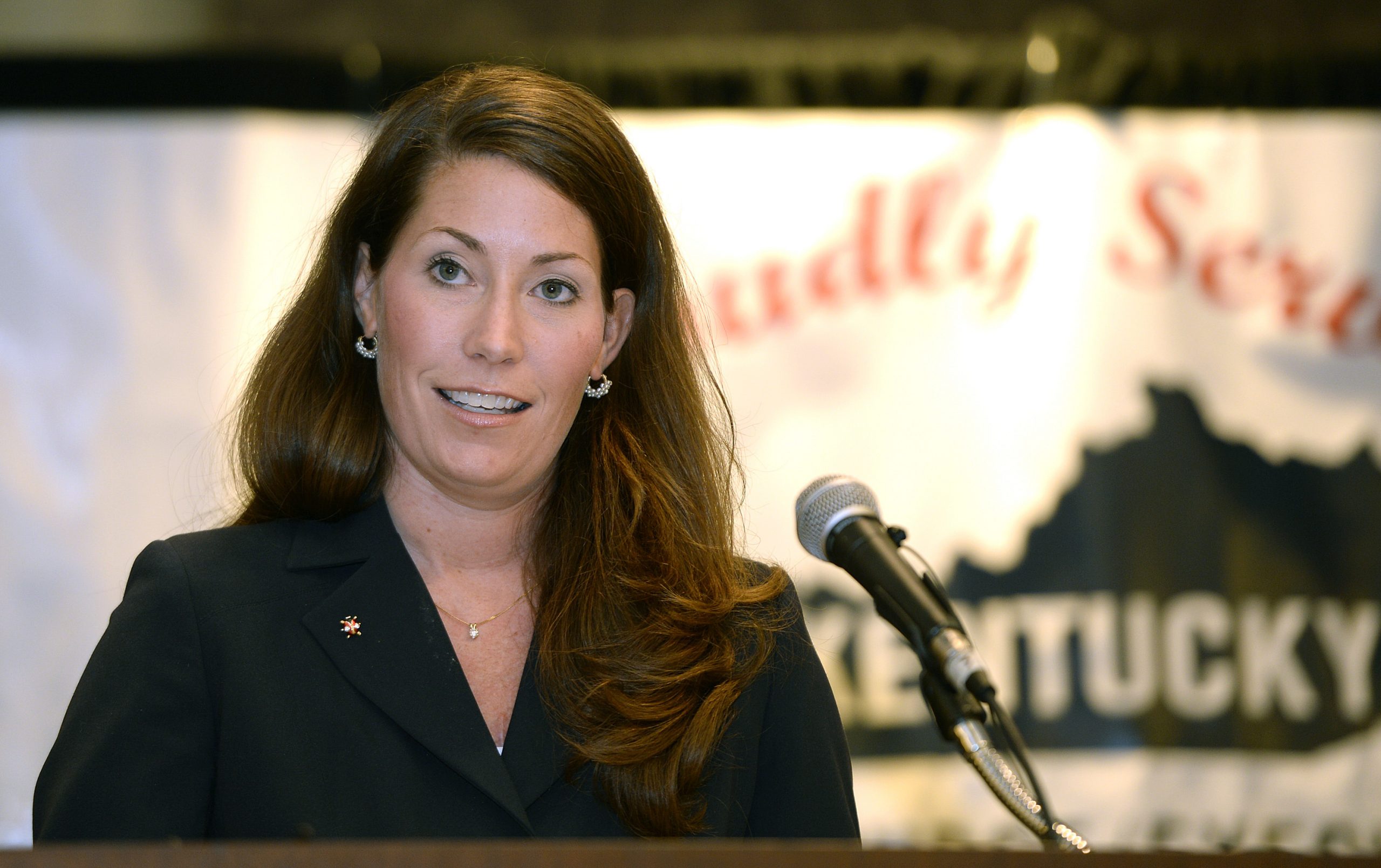 Alison Lundergan Grimes outraises Mitch McConnell in third quarter in Kentucky Senate race