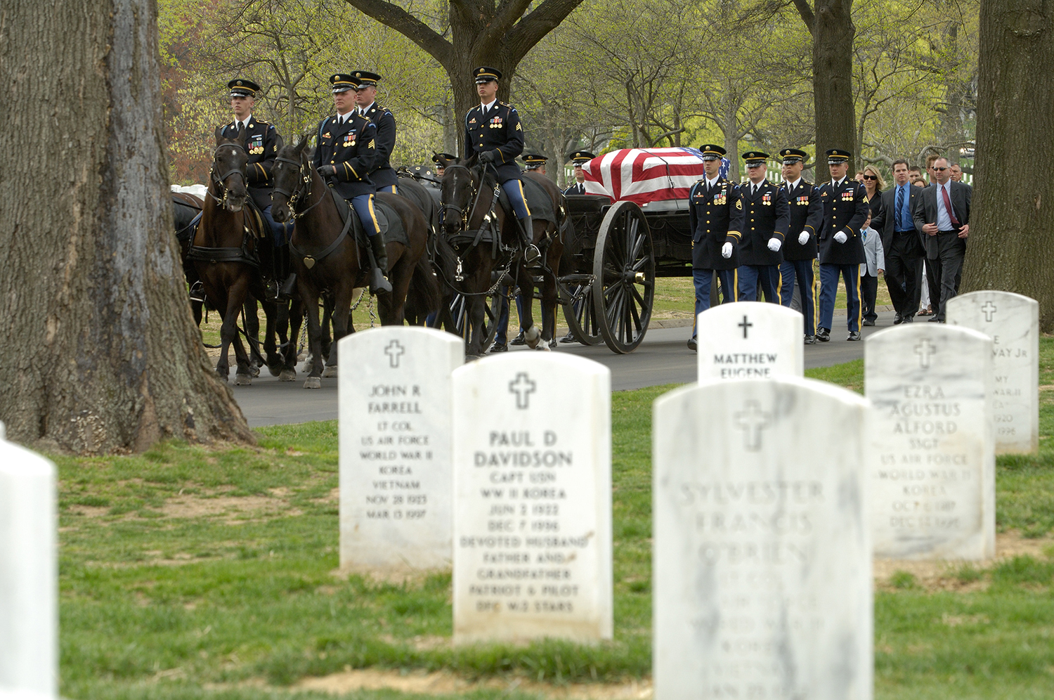 Arlington National Cemetery hosts public meeting on expansion plans