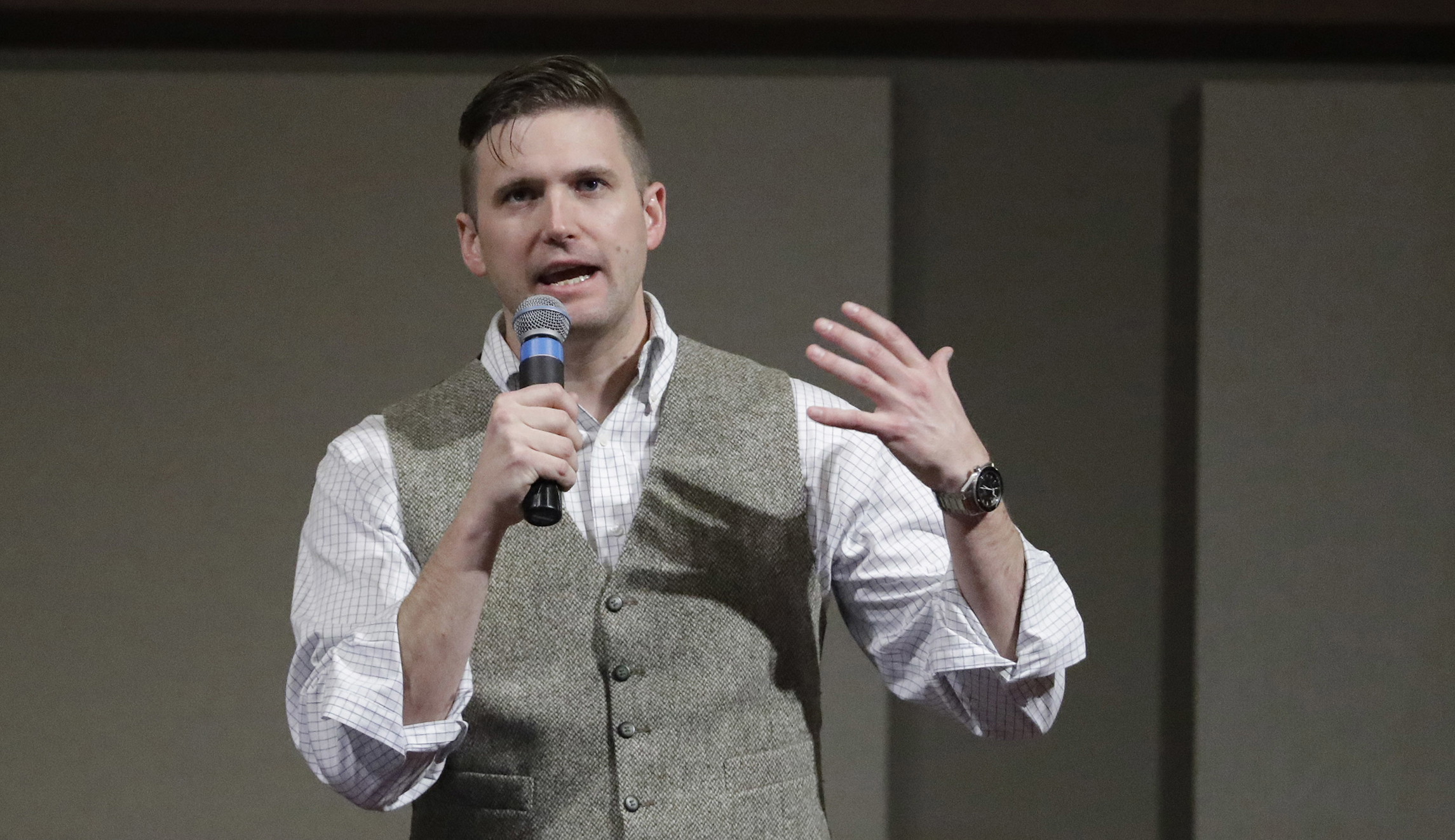 Protesters boo white nationalist Richard Spencer during speech at University of Florida