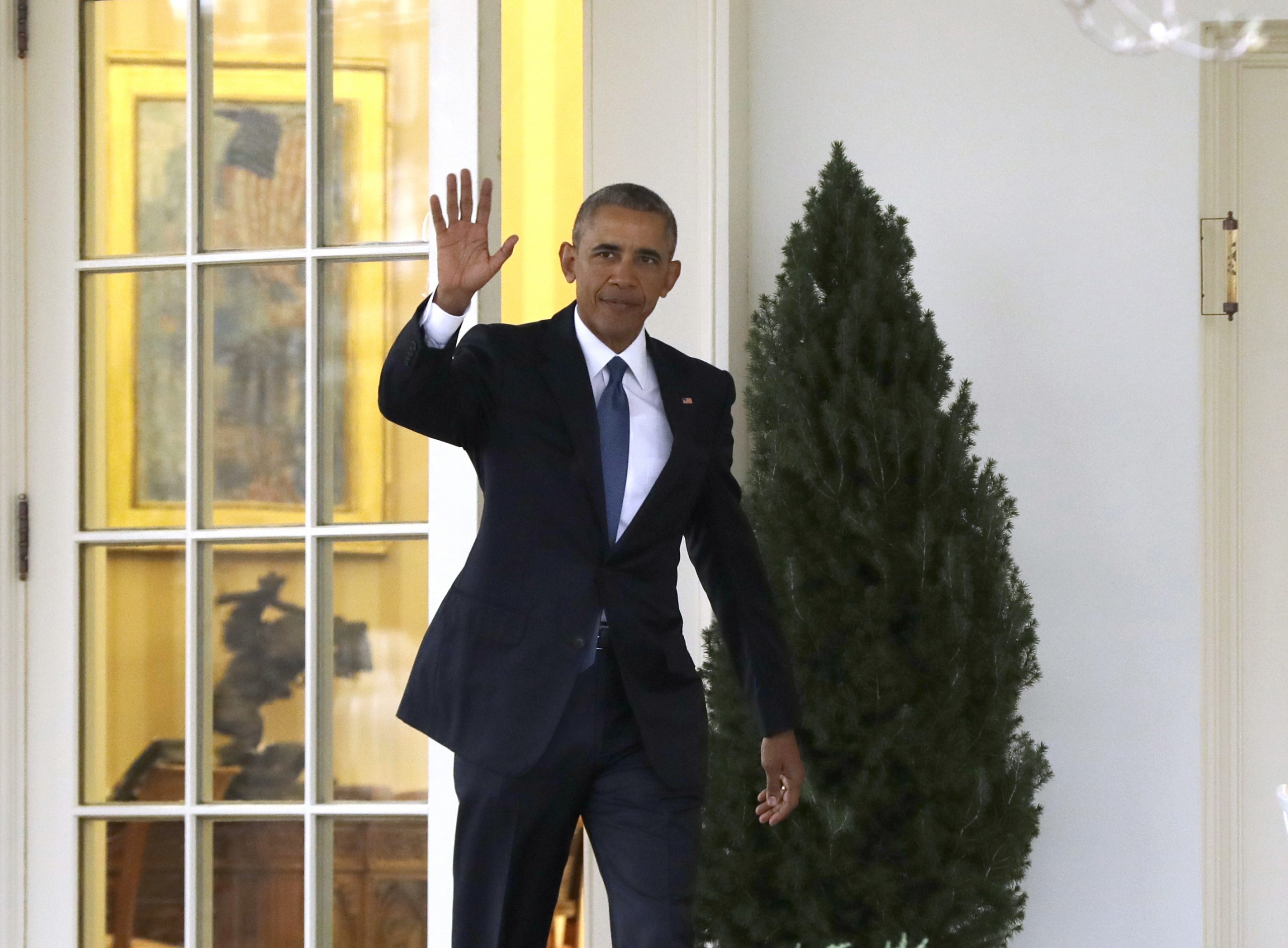 Obama unveils foundation plan, issues fundraising plea as he meets Trump