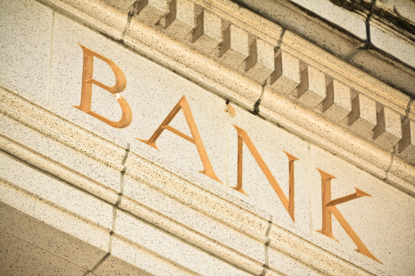 Dodd-Frank bank regs fall heavier on small banks than big ones, study suggests