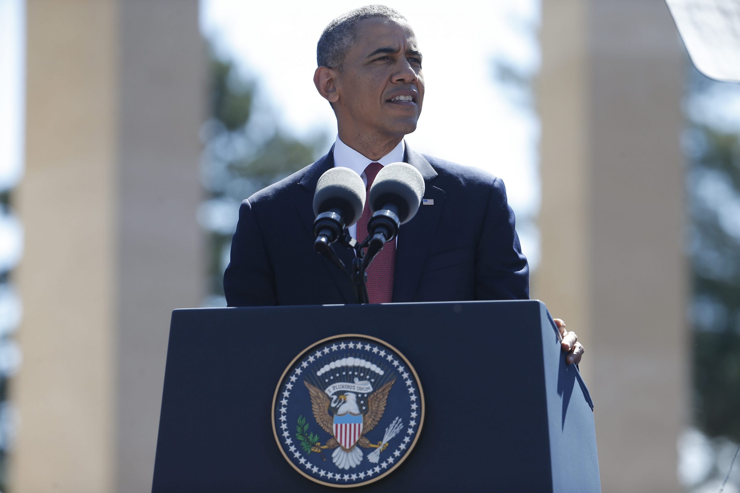 Obama honors WWII, 9/11 generations at Normandy