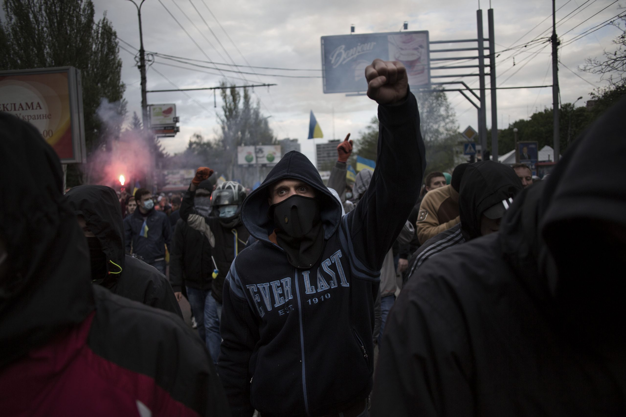 Ukraine mayor shot; US announces new sanctions