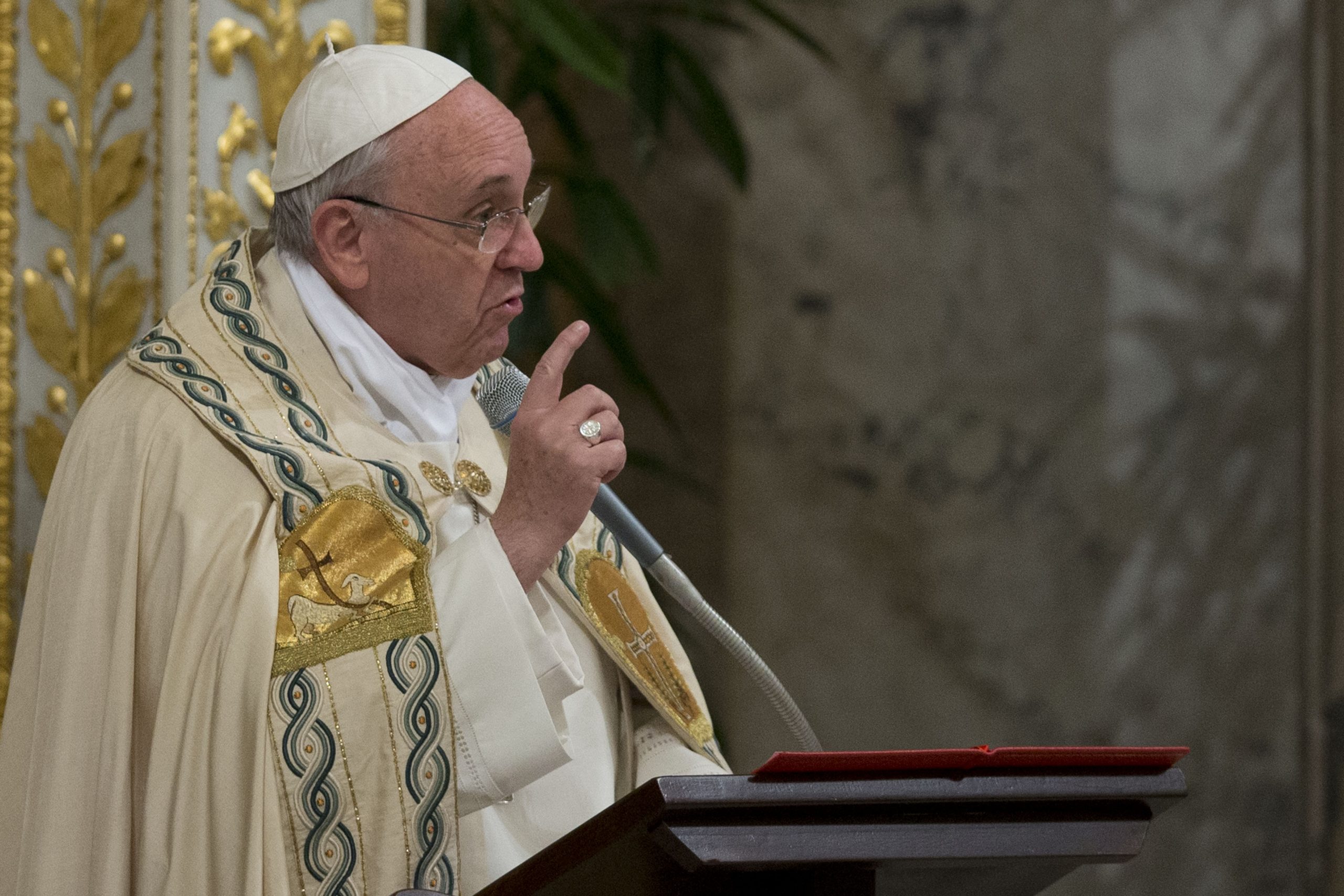 Pope: Women should play expanded role in Church