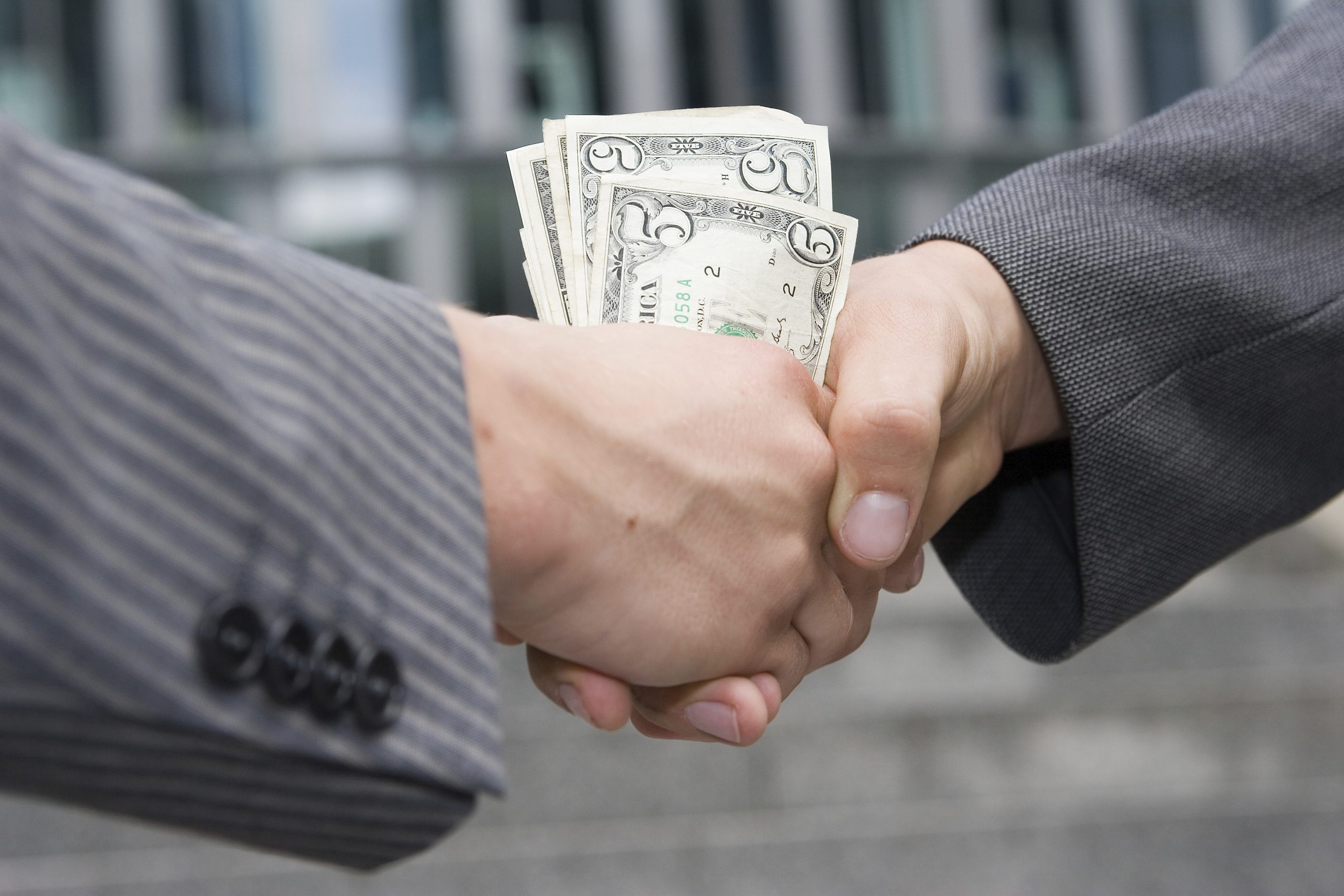 More Americans see politicians, media as corrupt than business