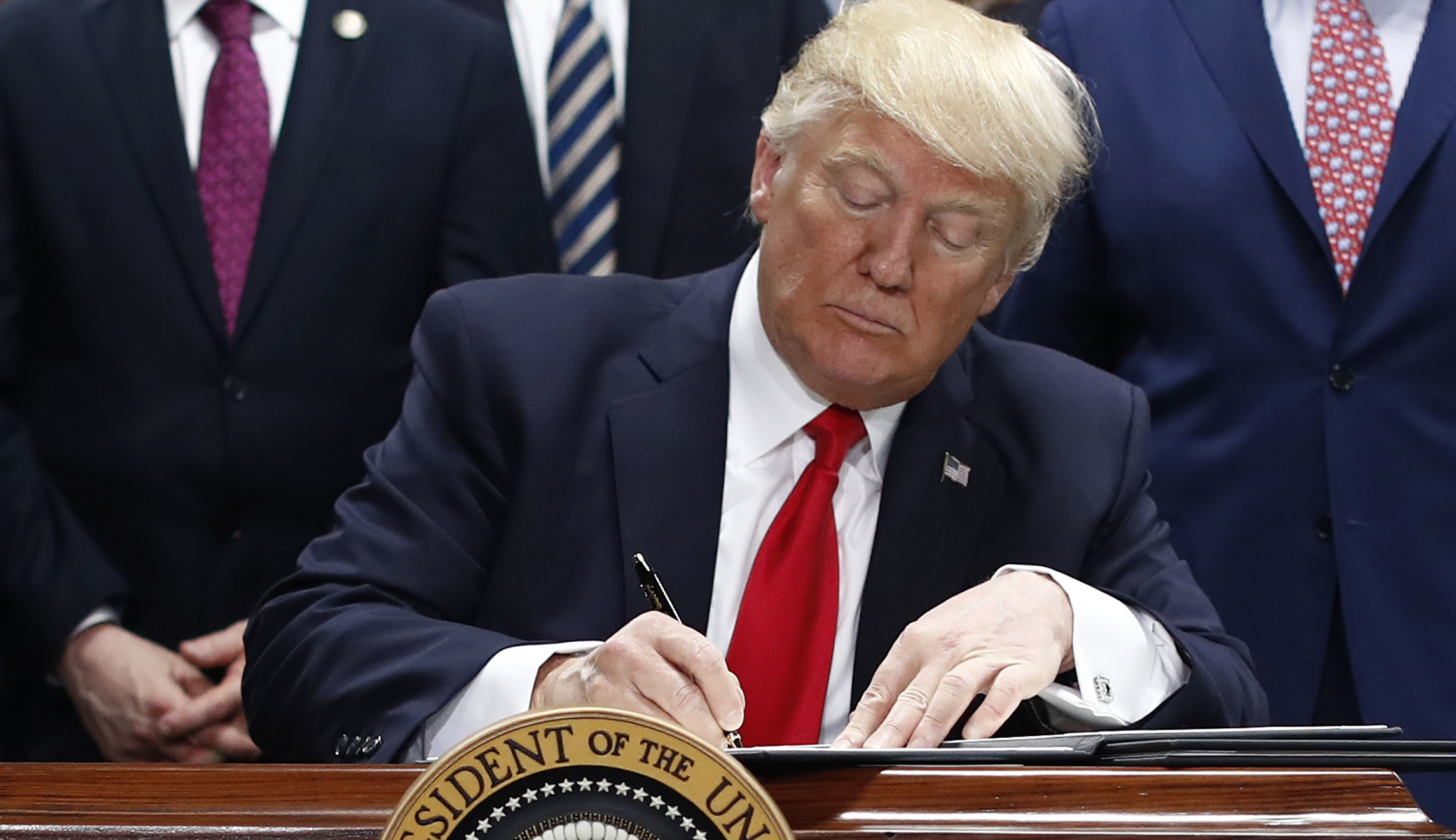 White House: Trump plans to sign resolution condemning Charlottesville attacks, white supremacism