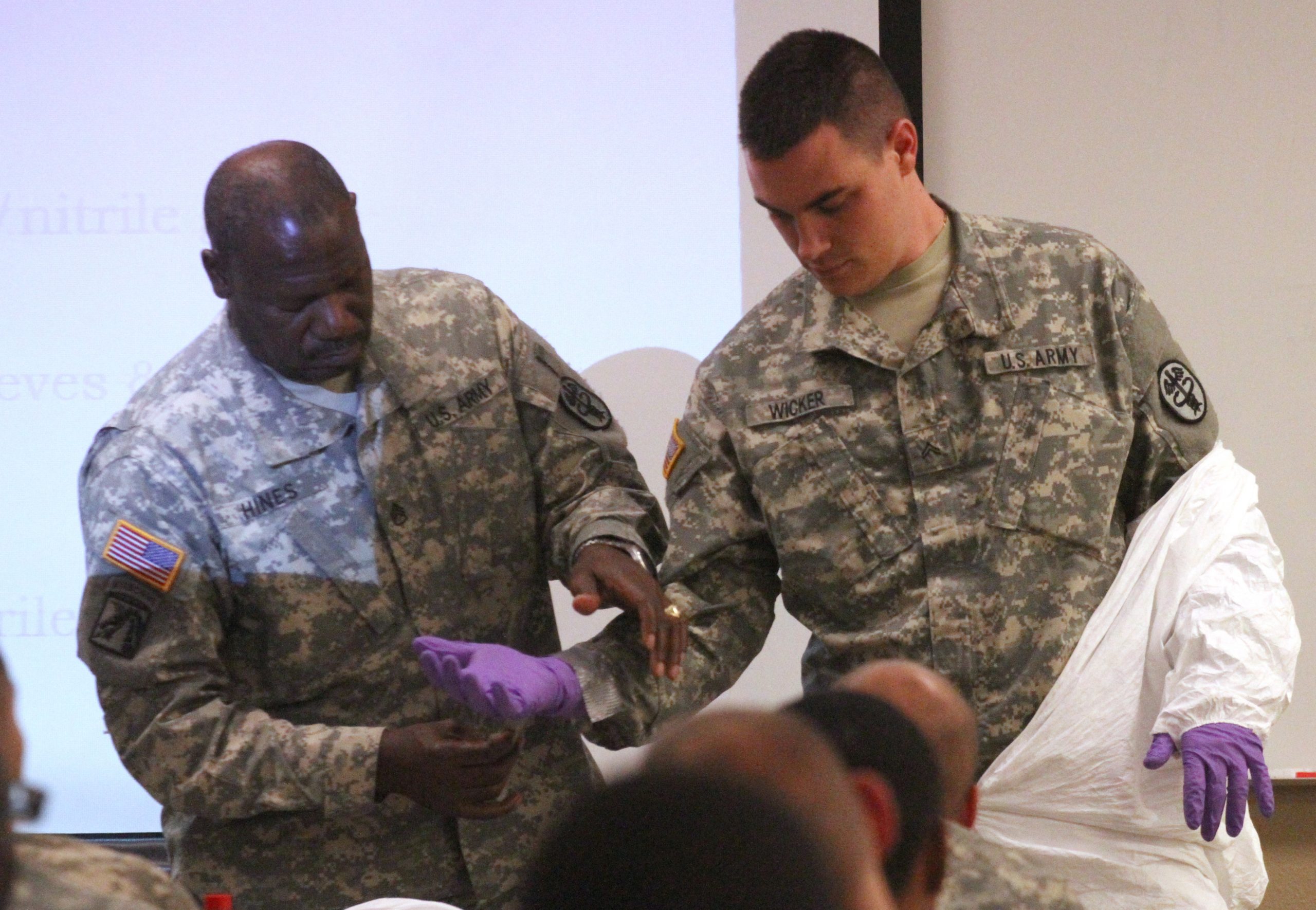 Pentagon readies Ebola response team