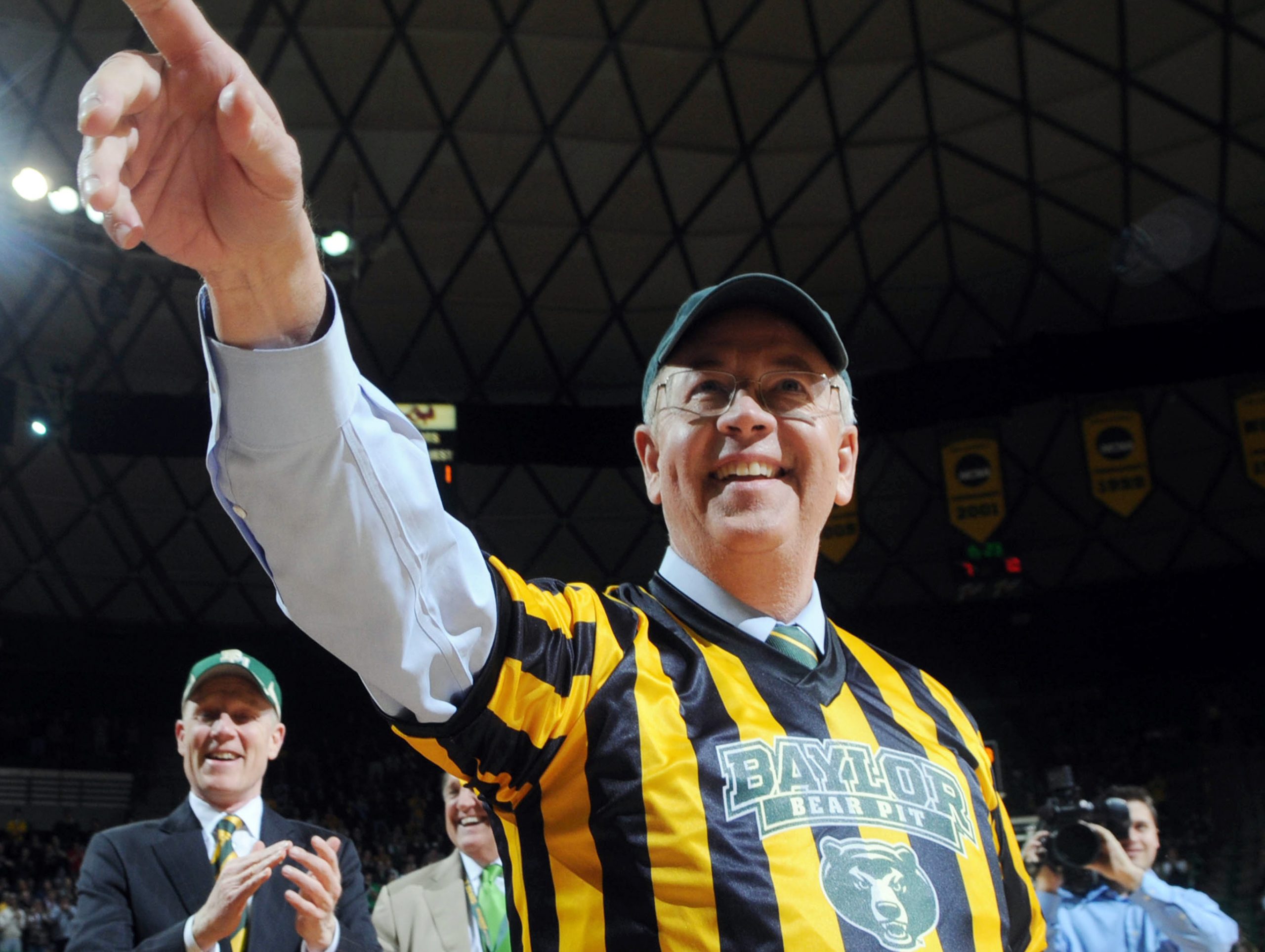 Baylor University says Kenneth Starr still president