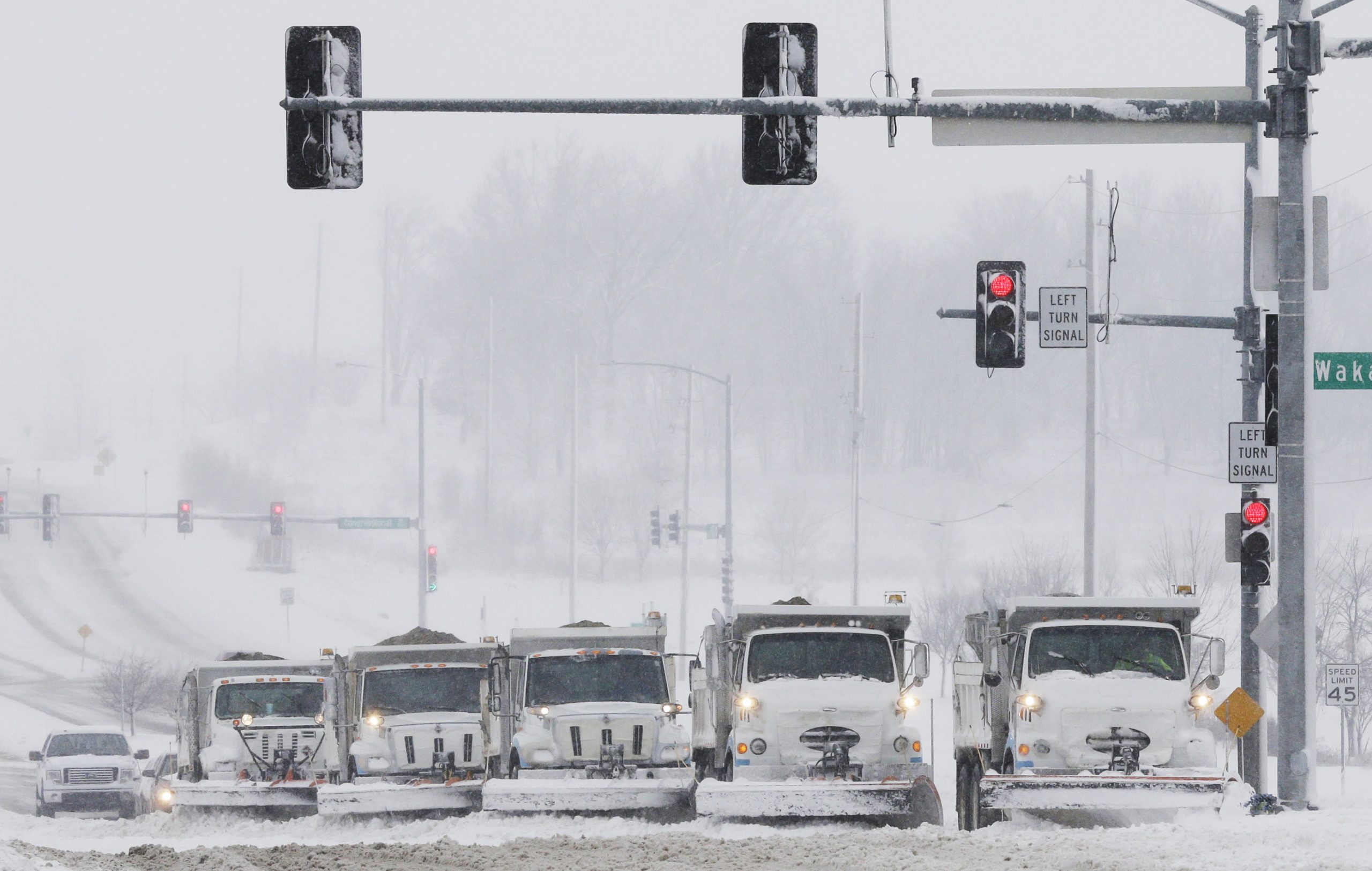 Midwest sees spring transform into winter weather
