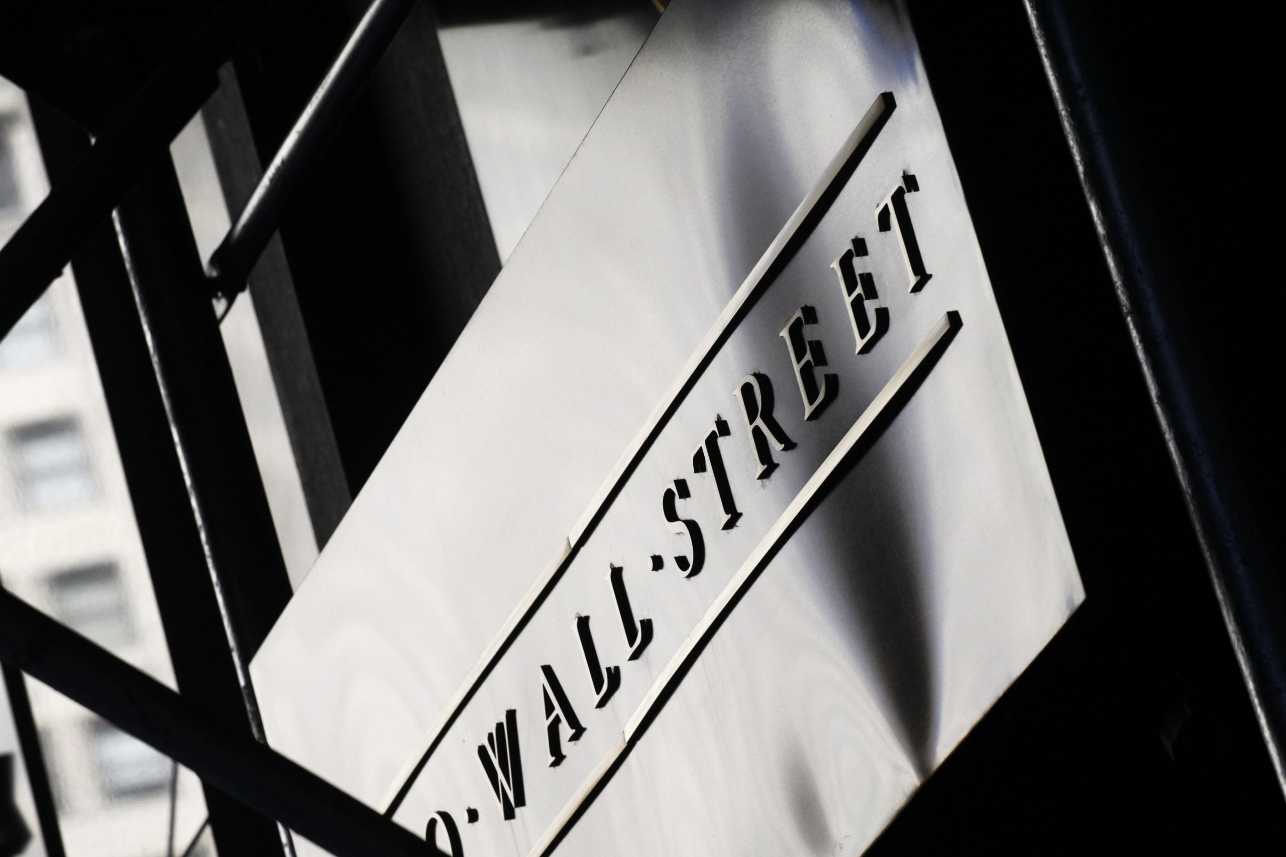 US stocks close higher; Amazon gains, Macy’s drops