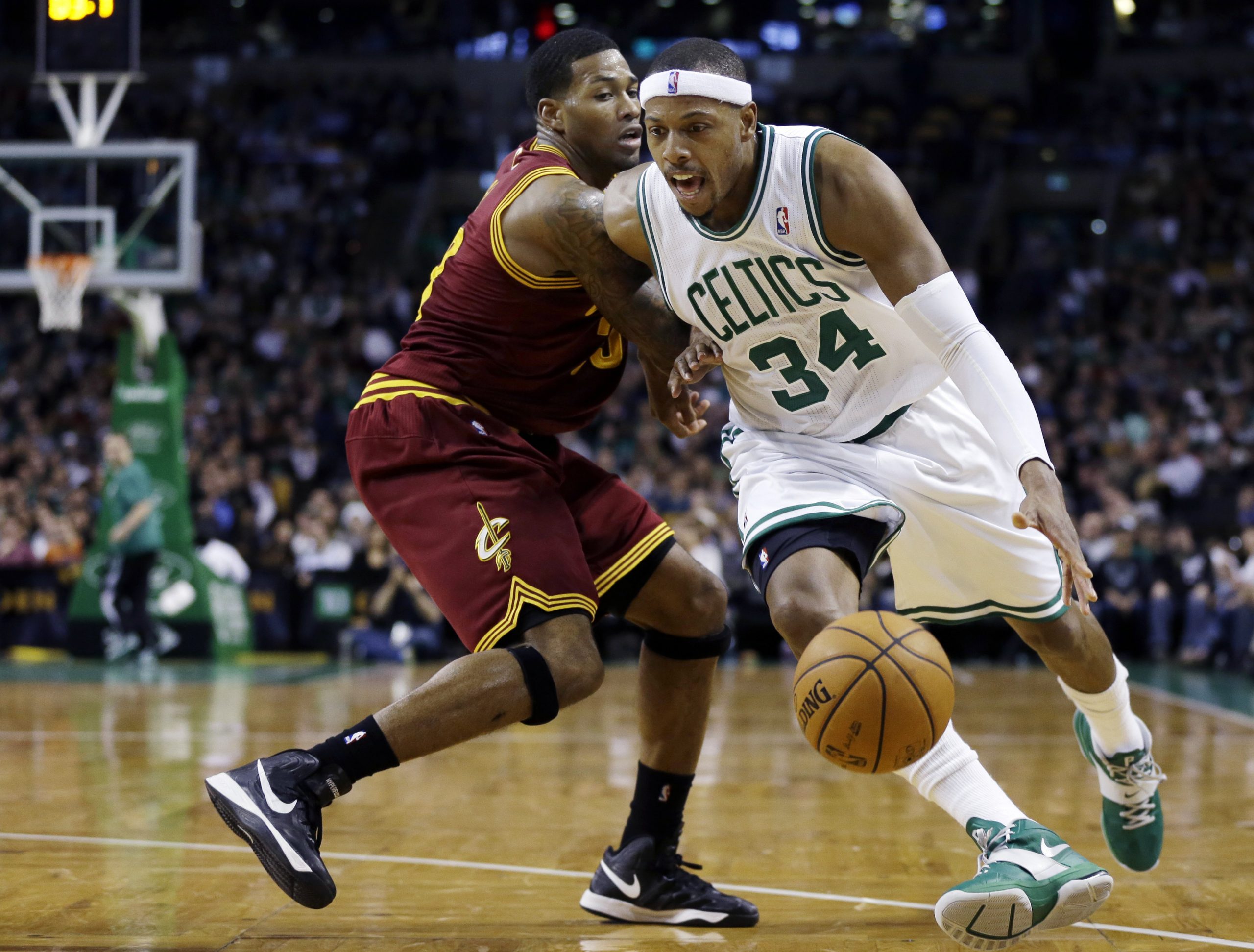 Pierce scores 40 to lead Celtics over Cavs 103-91