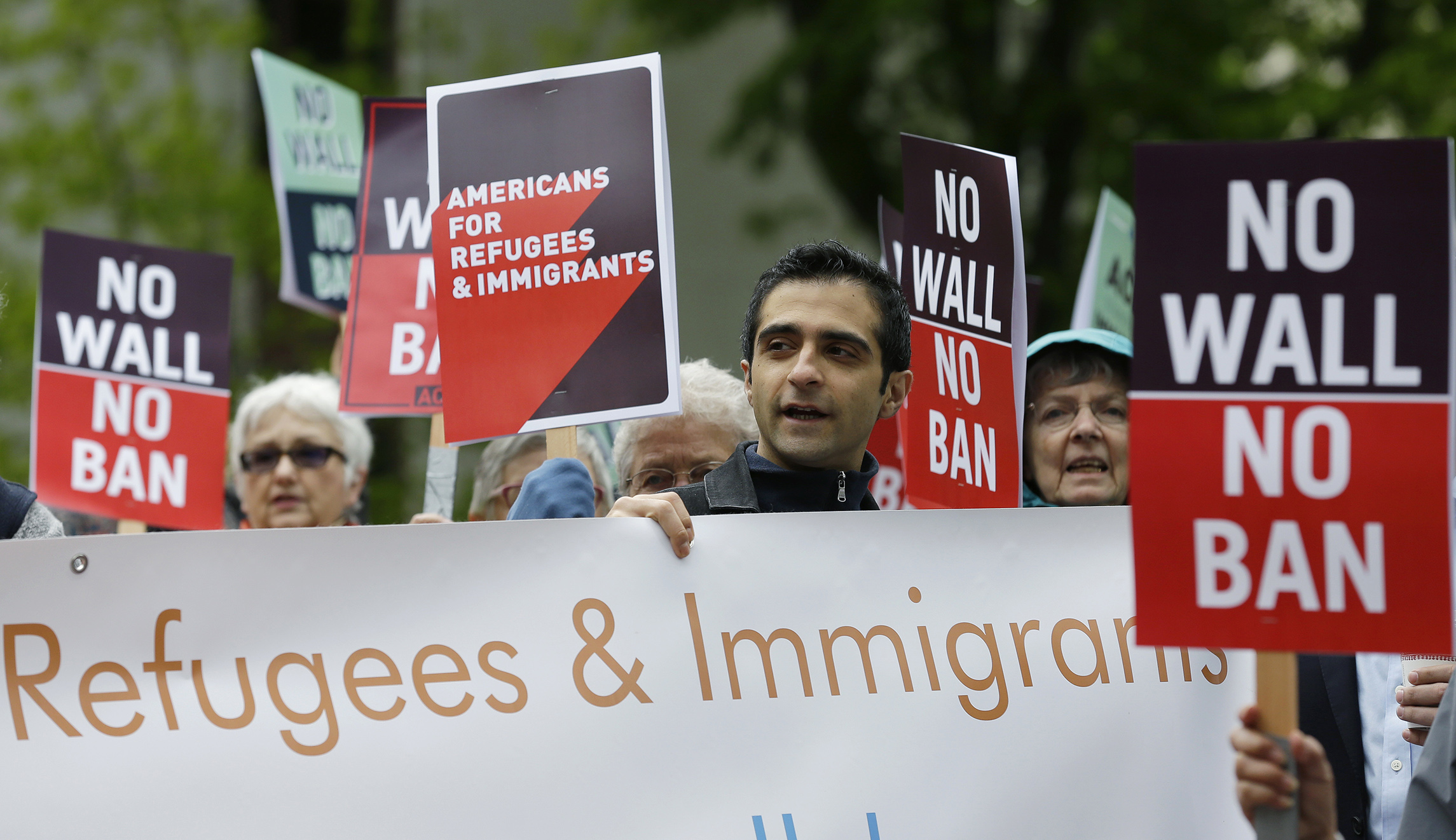 Travel ban opponents file final briefs to Supreme Court before justices decide on taking the case