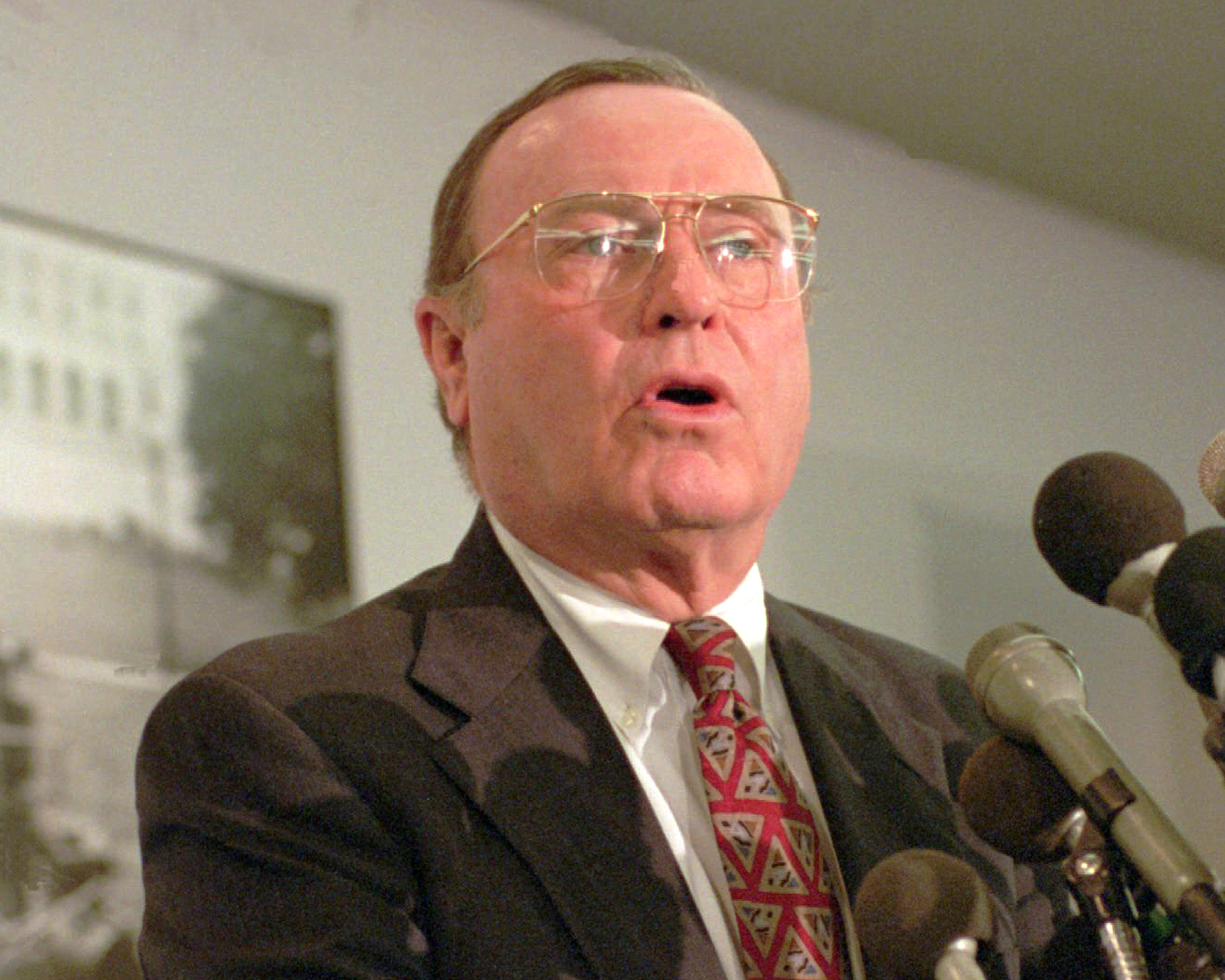 Son: Former US Sen Dixon of Illinois dies at home