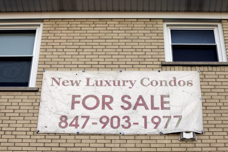   In this Wednesday, Oct. 10, 2012, photo, a for-sale sign is posted in Lincolnwood, Ill. A measure of U.S. home prices rose 6.3 percent in October compared with a year ago, the largest yearly gain since July 2006. The jump adds to signs of a comeback in the once-battered housing market. (AP Photo/Nam Y. Huh)  