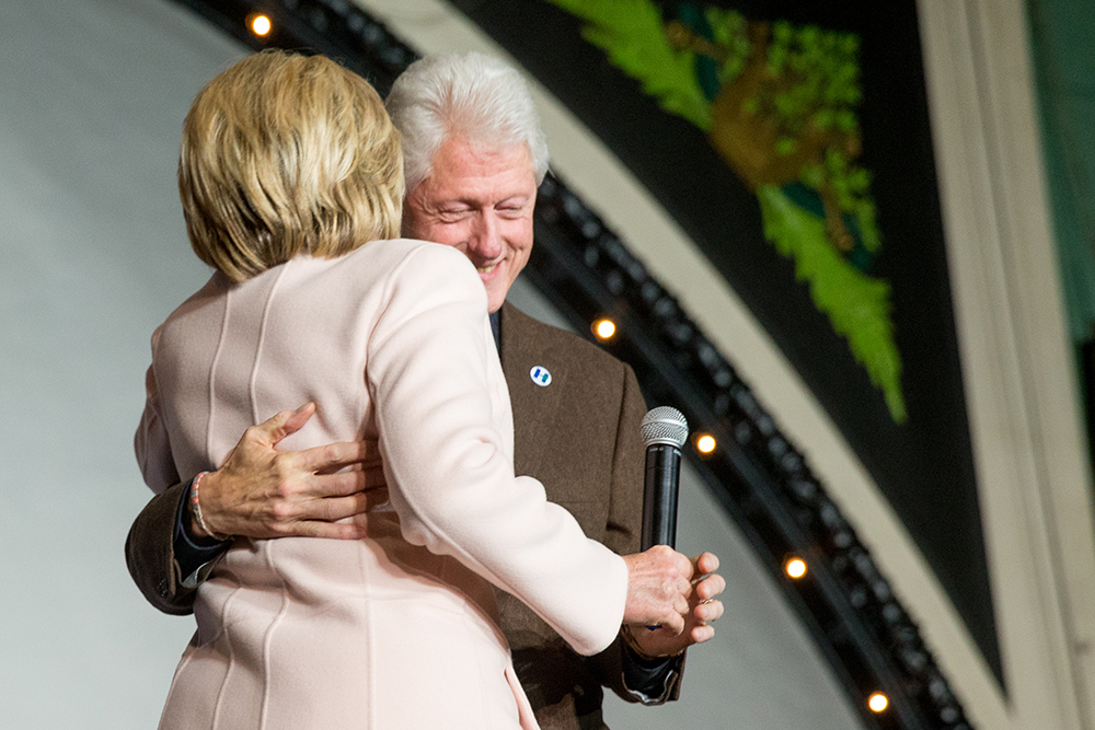 Bill and Hillary Clinton join forces to lock in Iowans