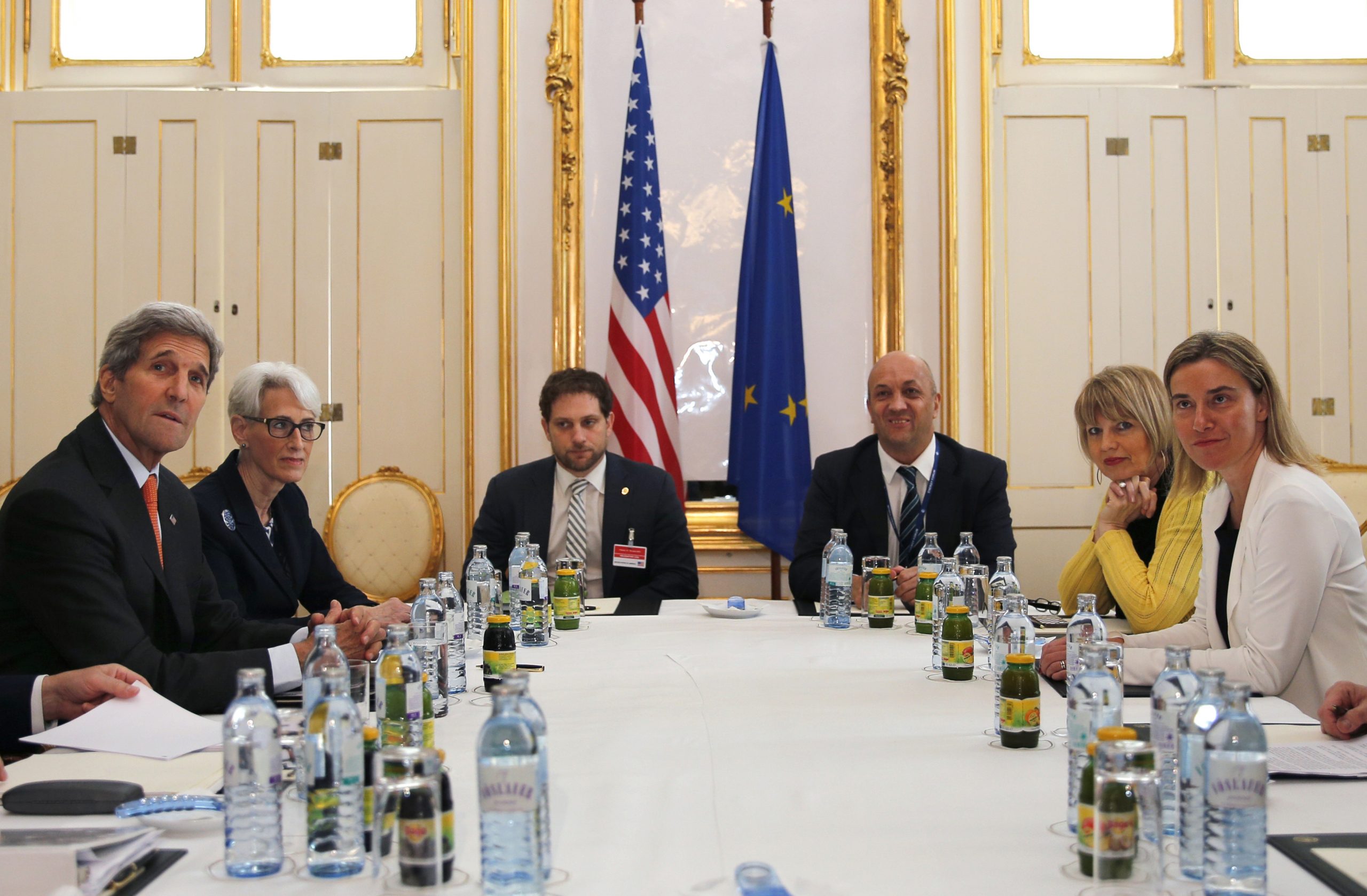 Iran talks will miss deadline, say negotiators
