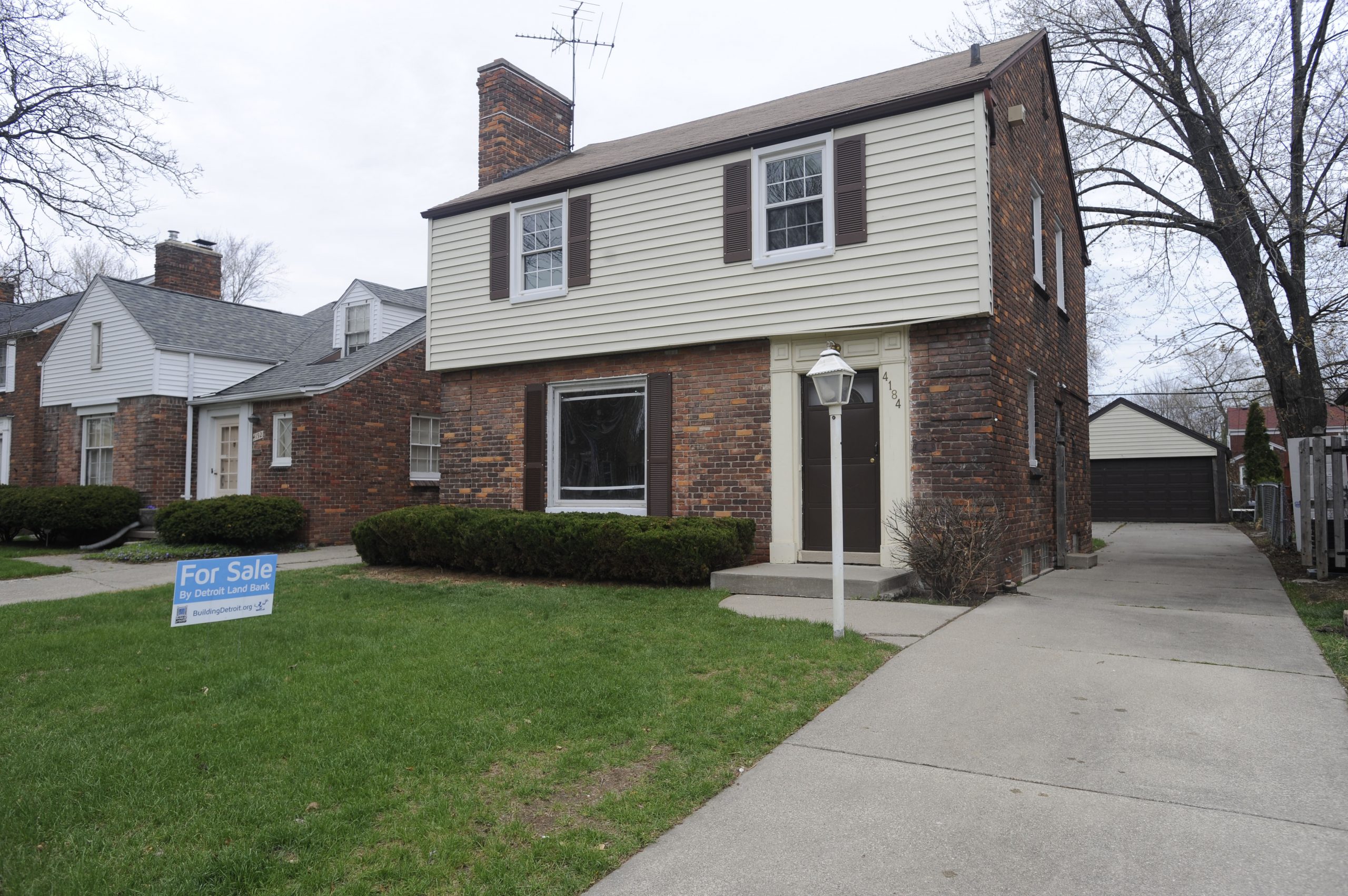 Detroit auctioning homes online in blight fight