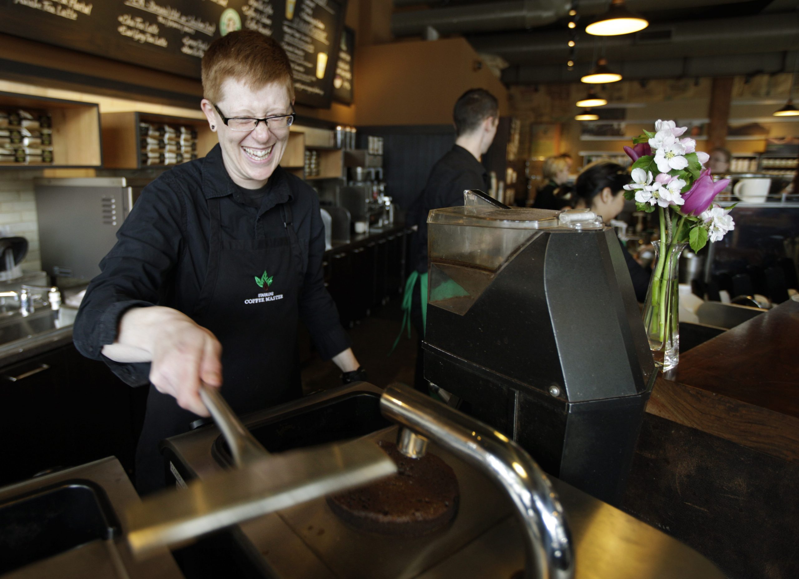 Starbucks clears college degree path for workers