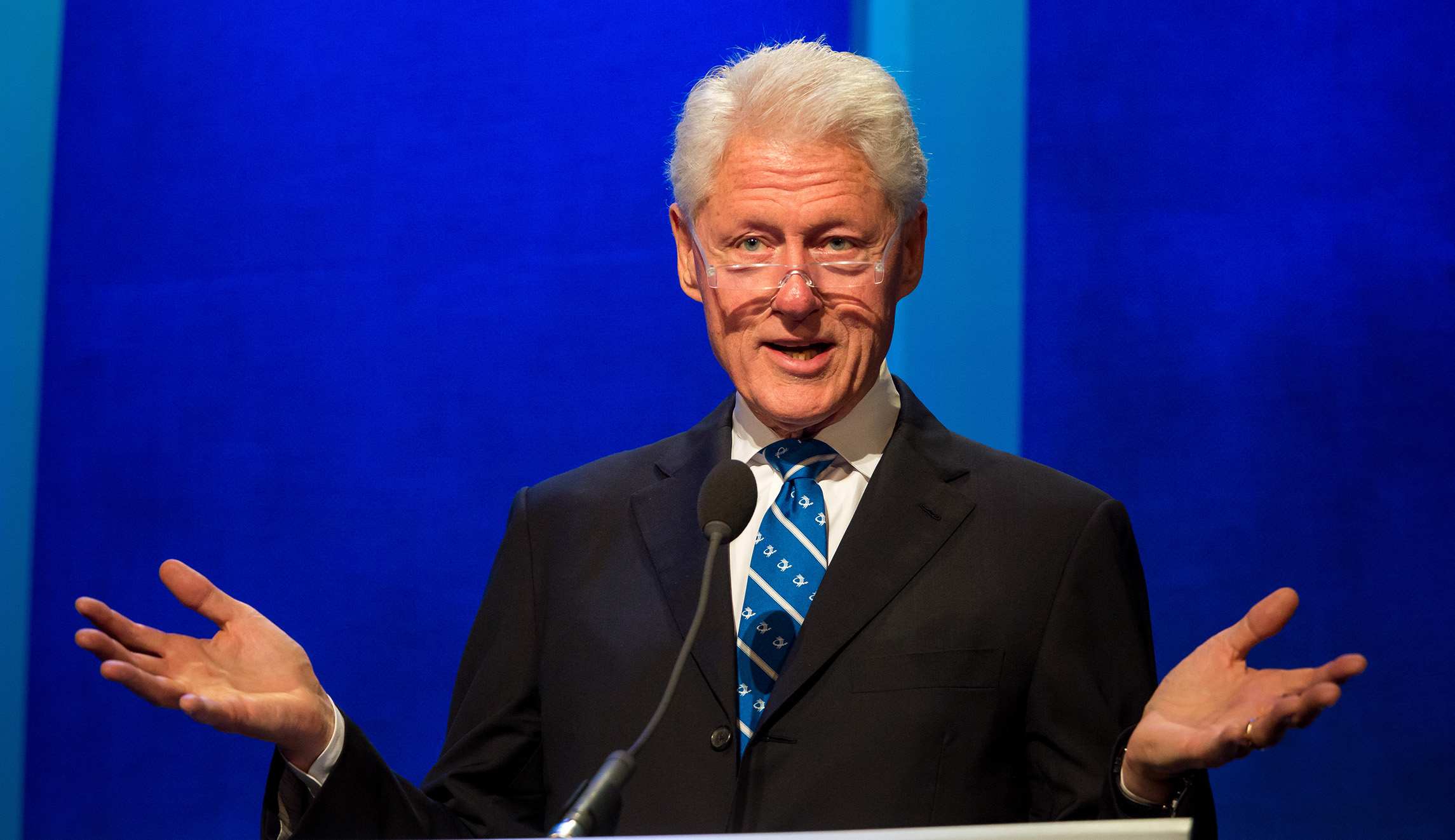 Bill Clinton confronts #MeToo with smirks, arrogance