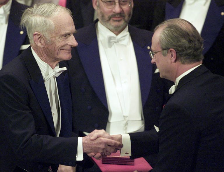   FILE - In this Dec. 10, 2001 file photo, William S. Knowles, left, receives the Nobel Prize for Chemistry from Swedish king Carl XVI Gustaf during the award ceremony in Stockholm, Sweden. Knowles, a longtime chemist at Monsanto Co. in St. Louis, died June 13 of complications from ALS according to daughter, Lesley McIntire. He was 95. (AP Photo/Diether Endlicher, File)  