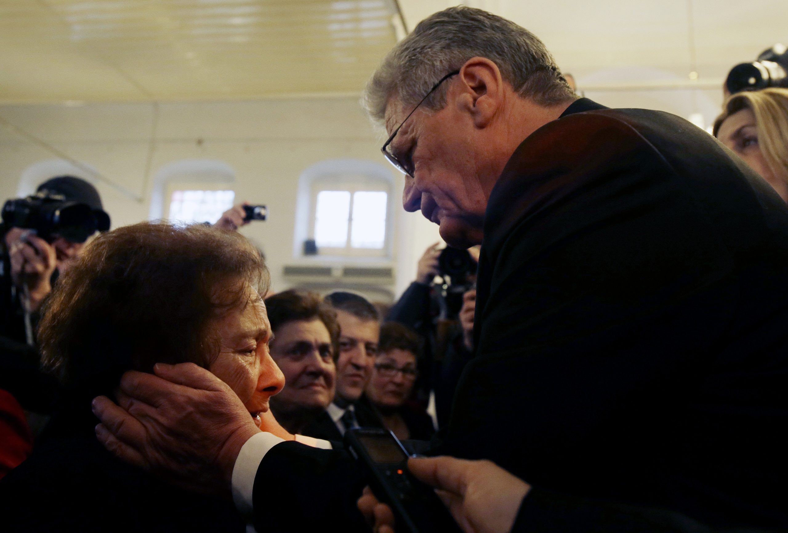 German president visits massacre site in Greece
