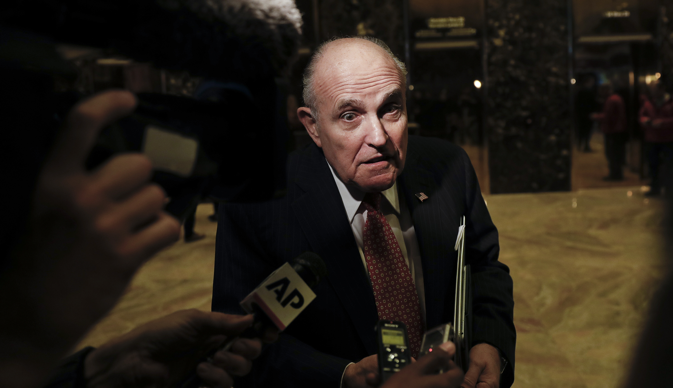 Rudy Giuliani, staffers clip pedicab driver with SUV door in New York City