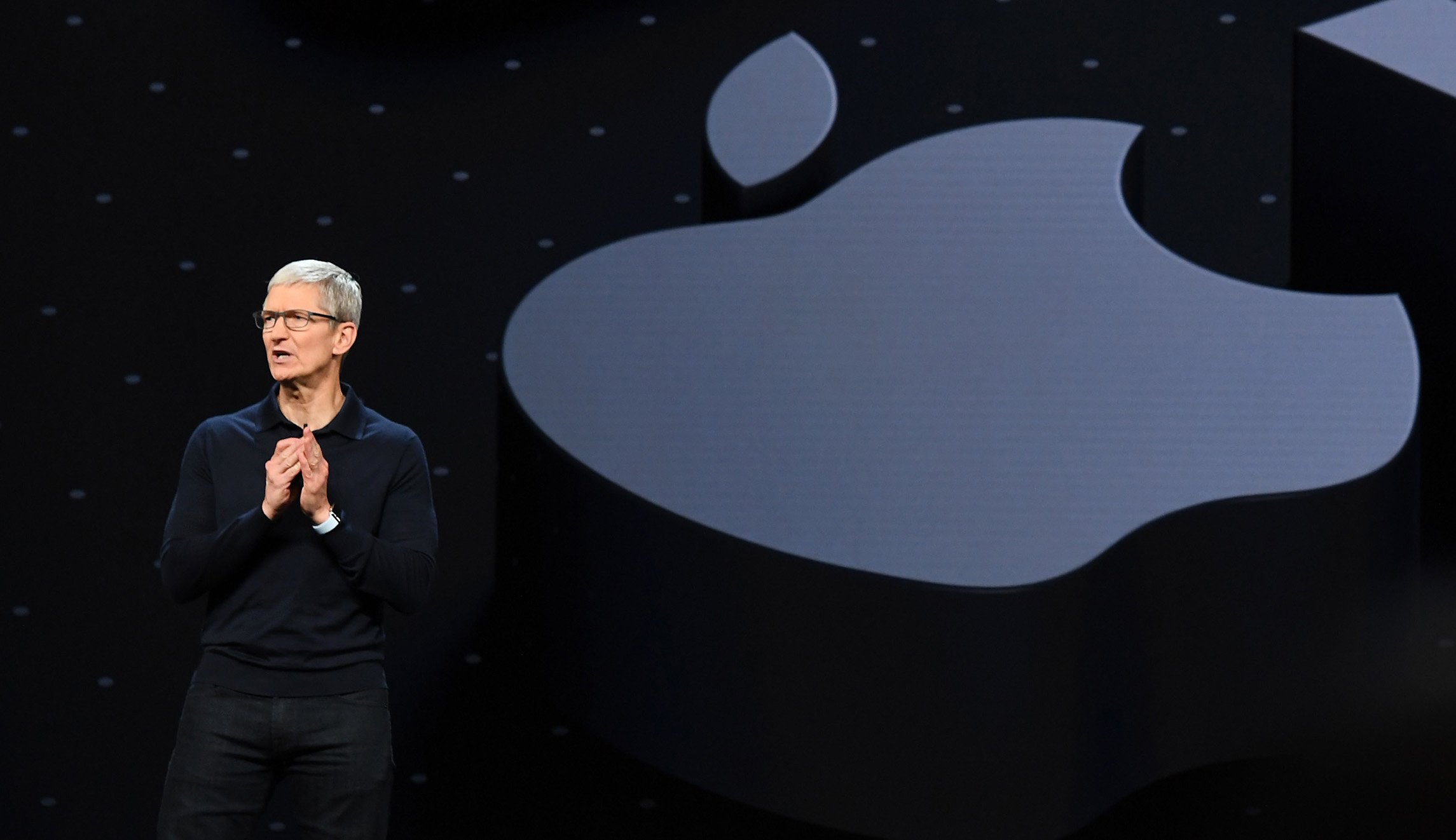 Apple becomes first company valued at $1 trillion