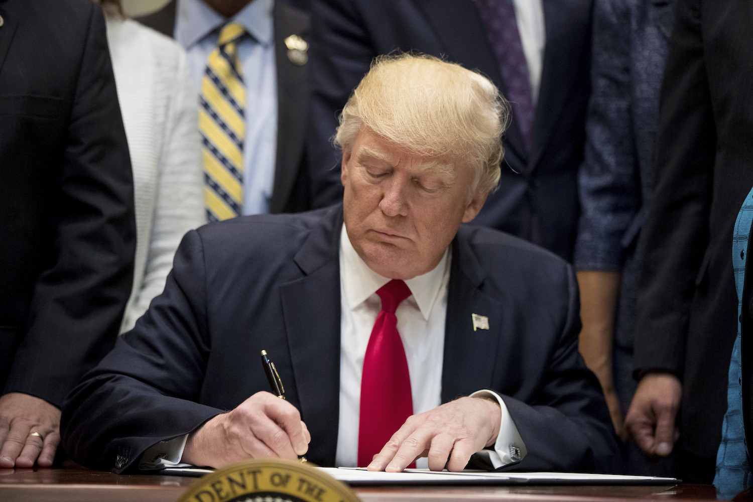 Trump drafts executive order to pull out of NAFTA: Report