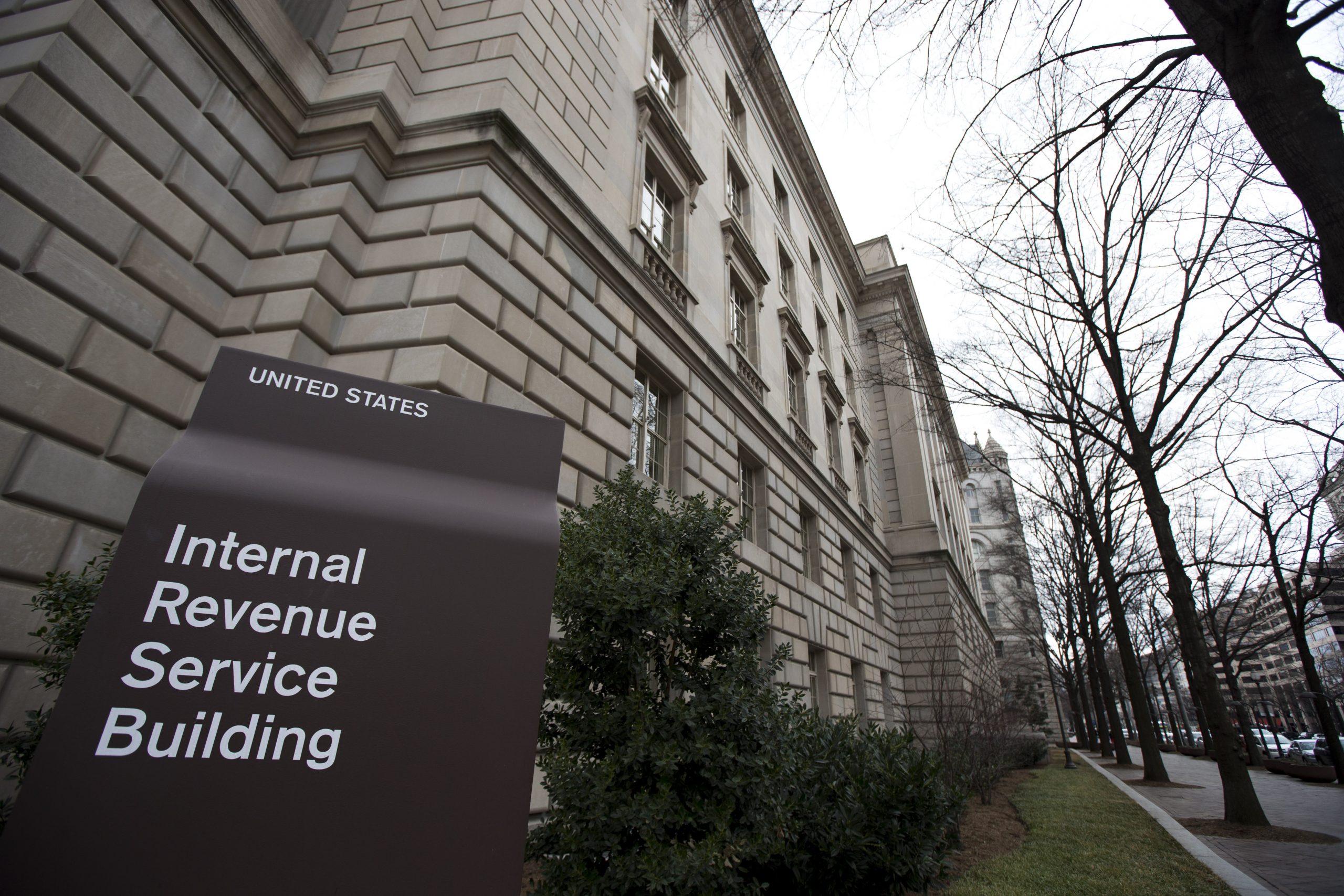 700 IRS contract workers owe $5.4m in back taxes