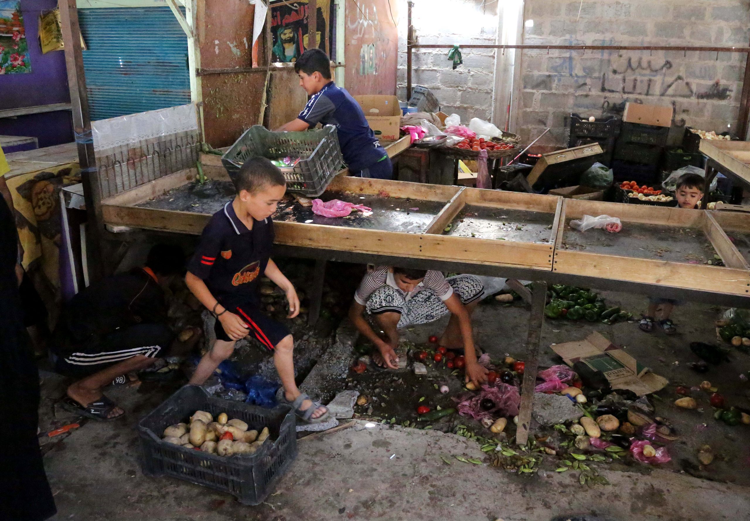Attacks around Iraq kill at least 29 people