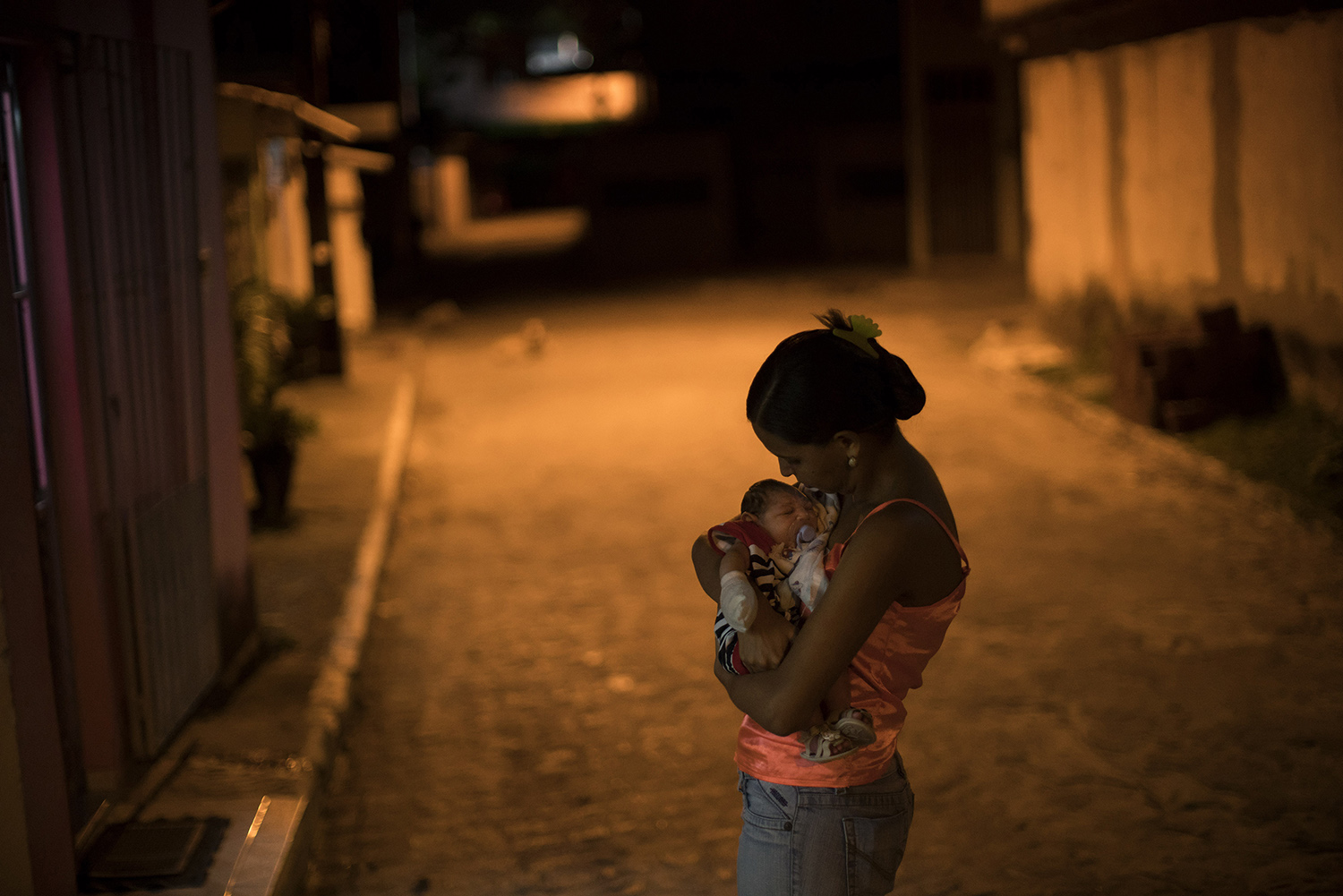 WHO: Women should consider putting off pregnancy