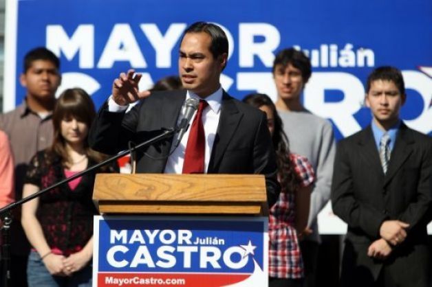 Adding San Antonio Mayor Julian Castro to a potential 2016 Democratic ticket would boost eventual chances for victory, according to a new poll.