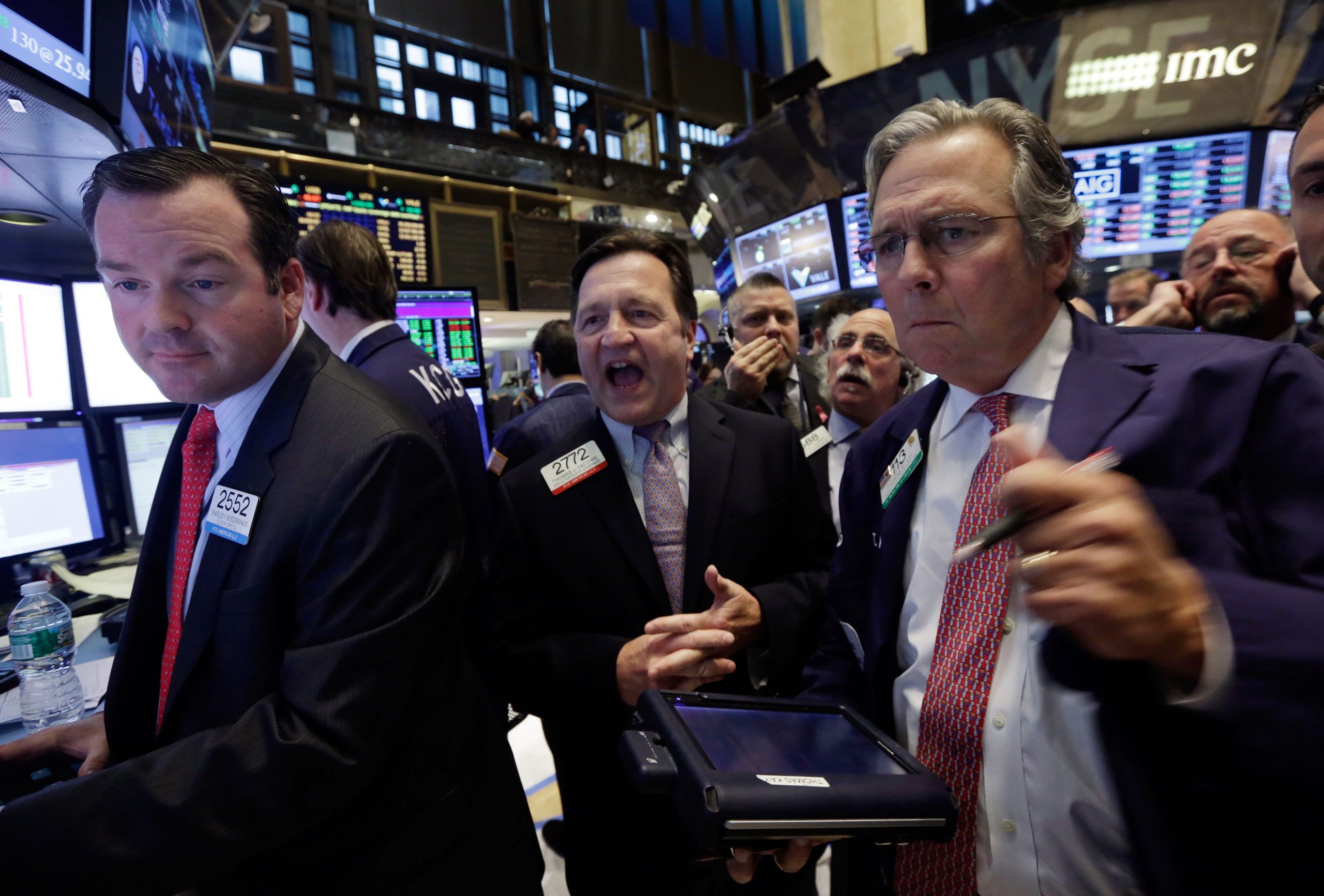 Late-day swoon sinks US stock indexes