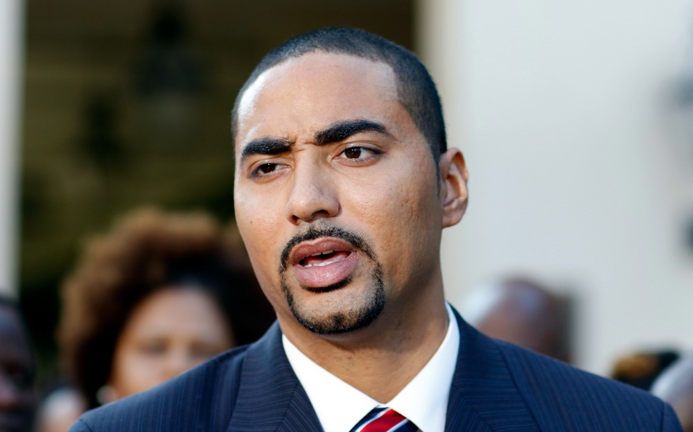 Walter Scott lawyer switches from Clinton to Sanders