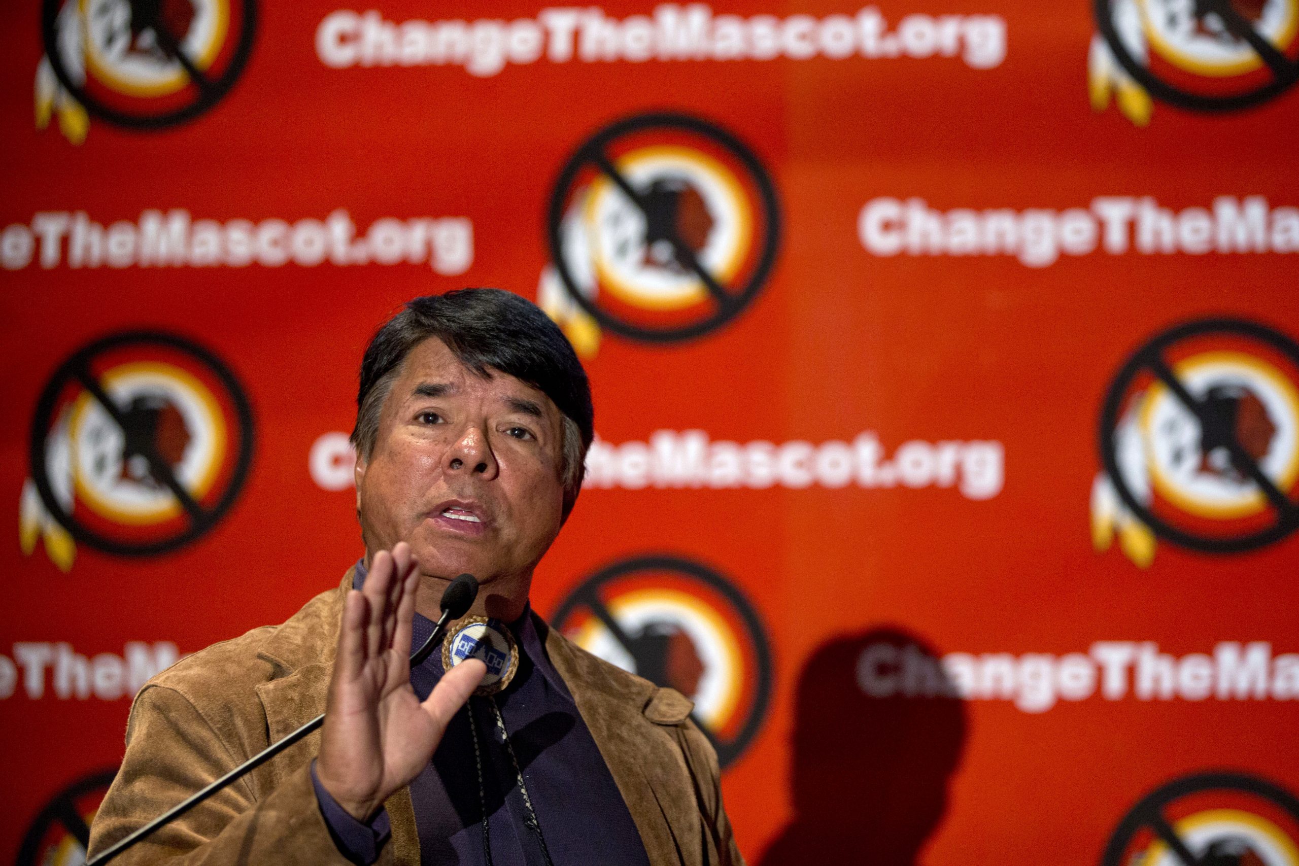 NFL says it’ll meet with tribe about Redskins name