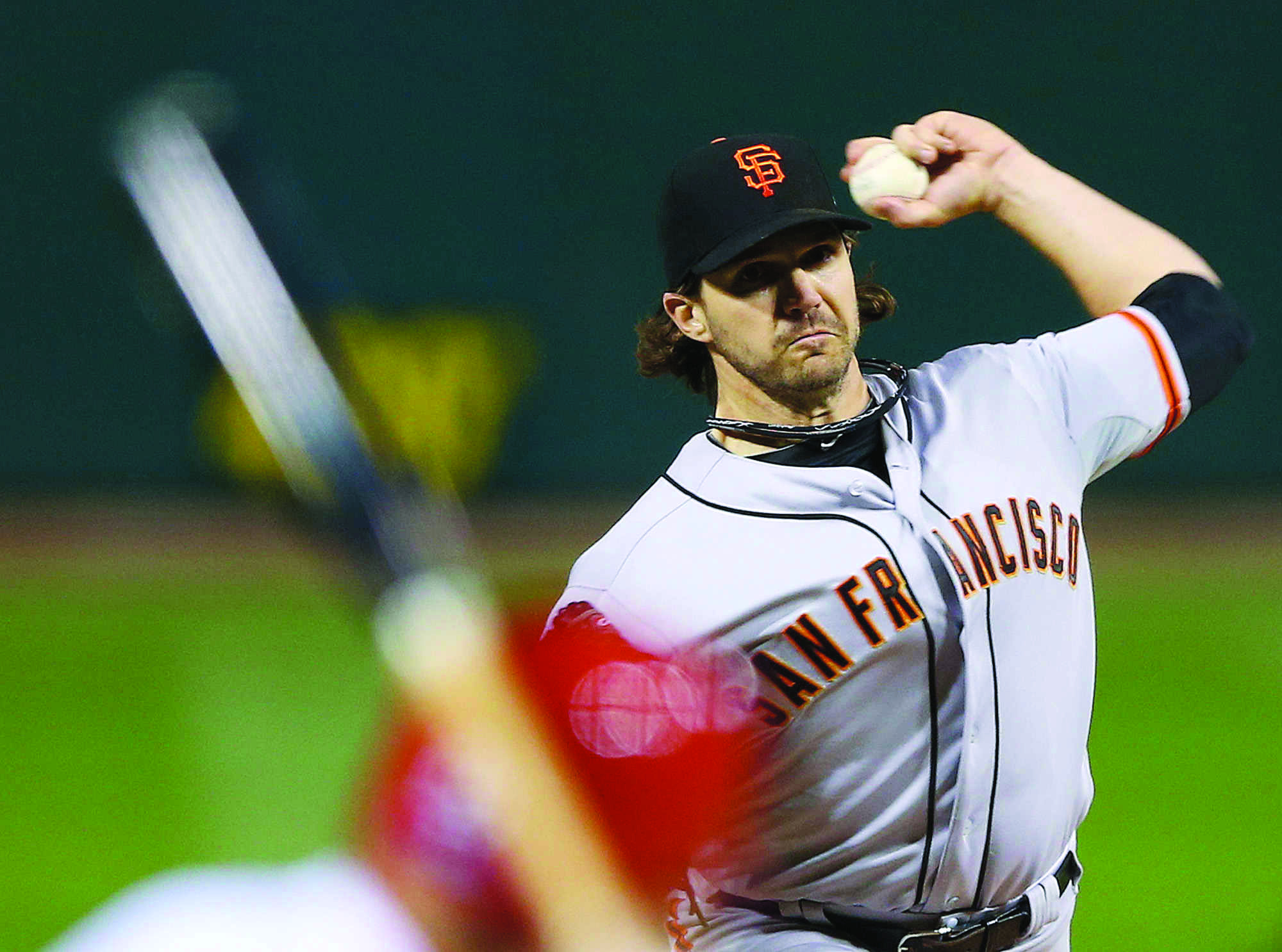 Zito, Giants beat Cardinals, close NLCS deficit to 3-2