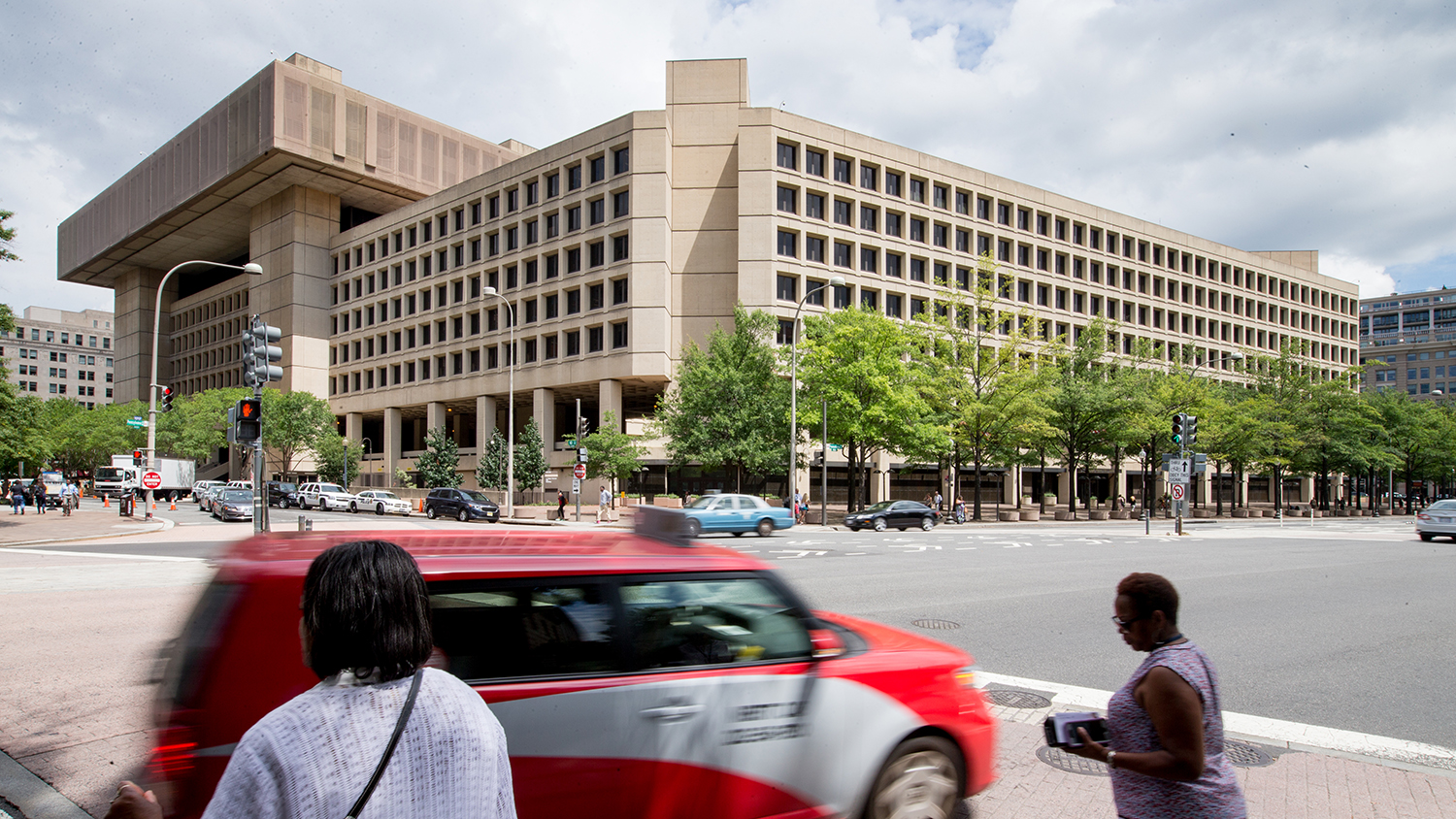 FBI strongly denies reports on agent telling lawmakers the bureau leaked stories to obtain FISA warrants