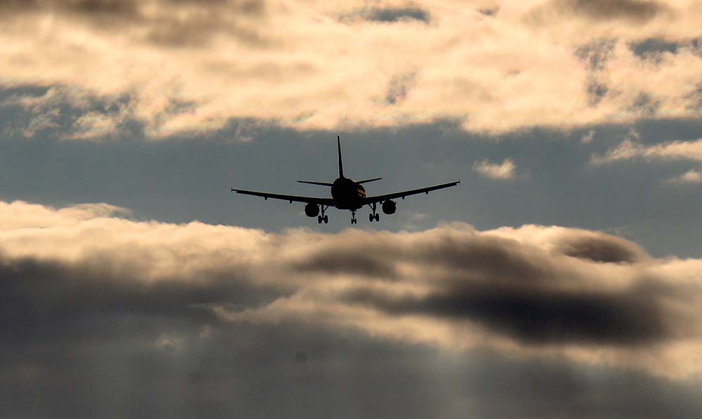 Man pleads guilty to ripping off Muslim woman’s hijab during flight