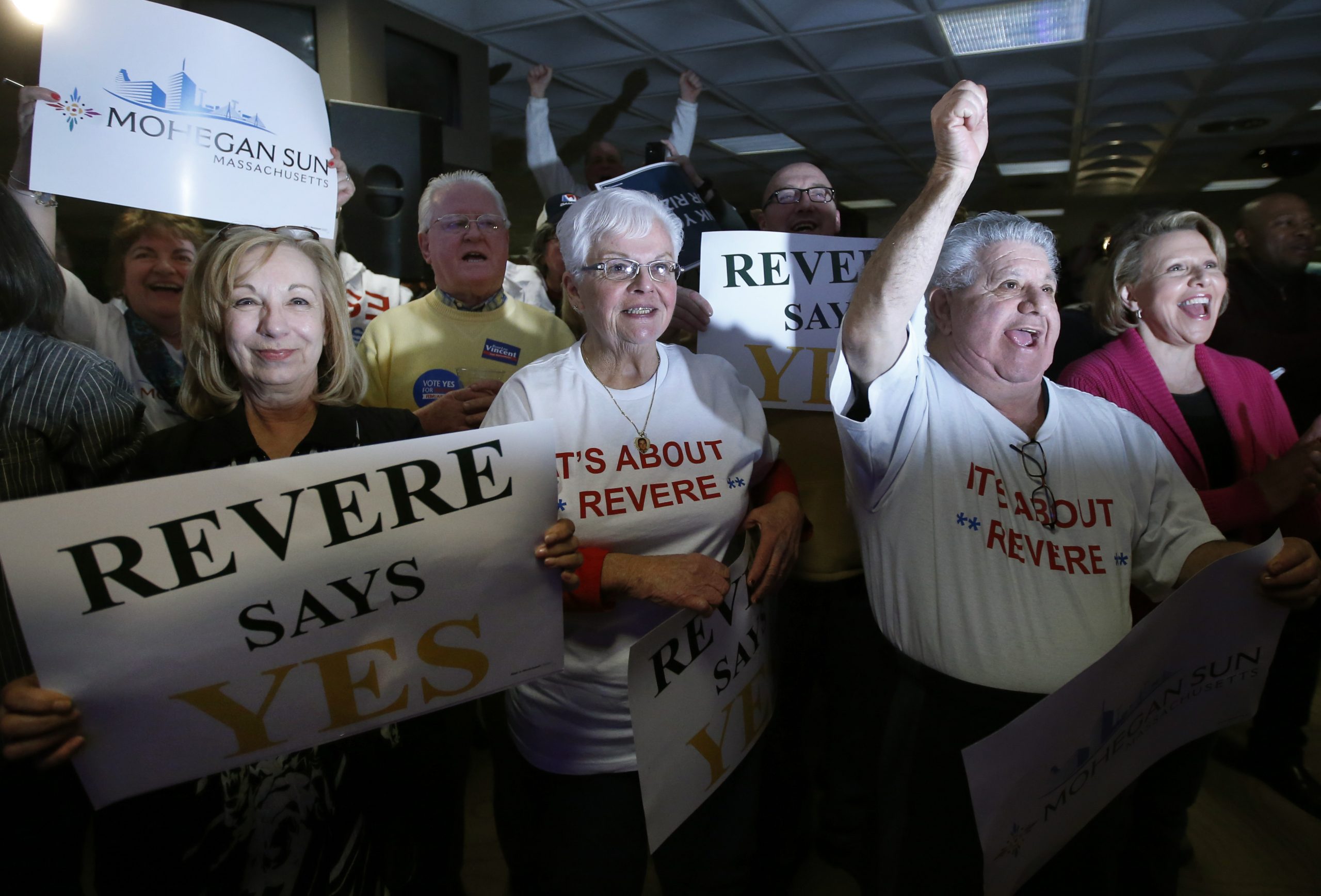 Mass. gambling panel weighs slots parlor license