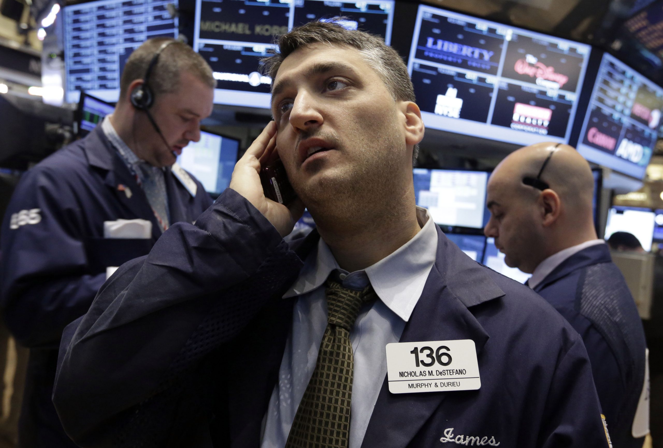 Stocks rebound to post gain for the week