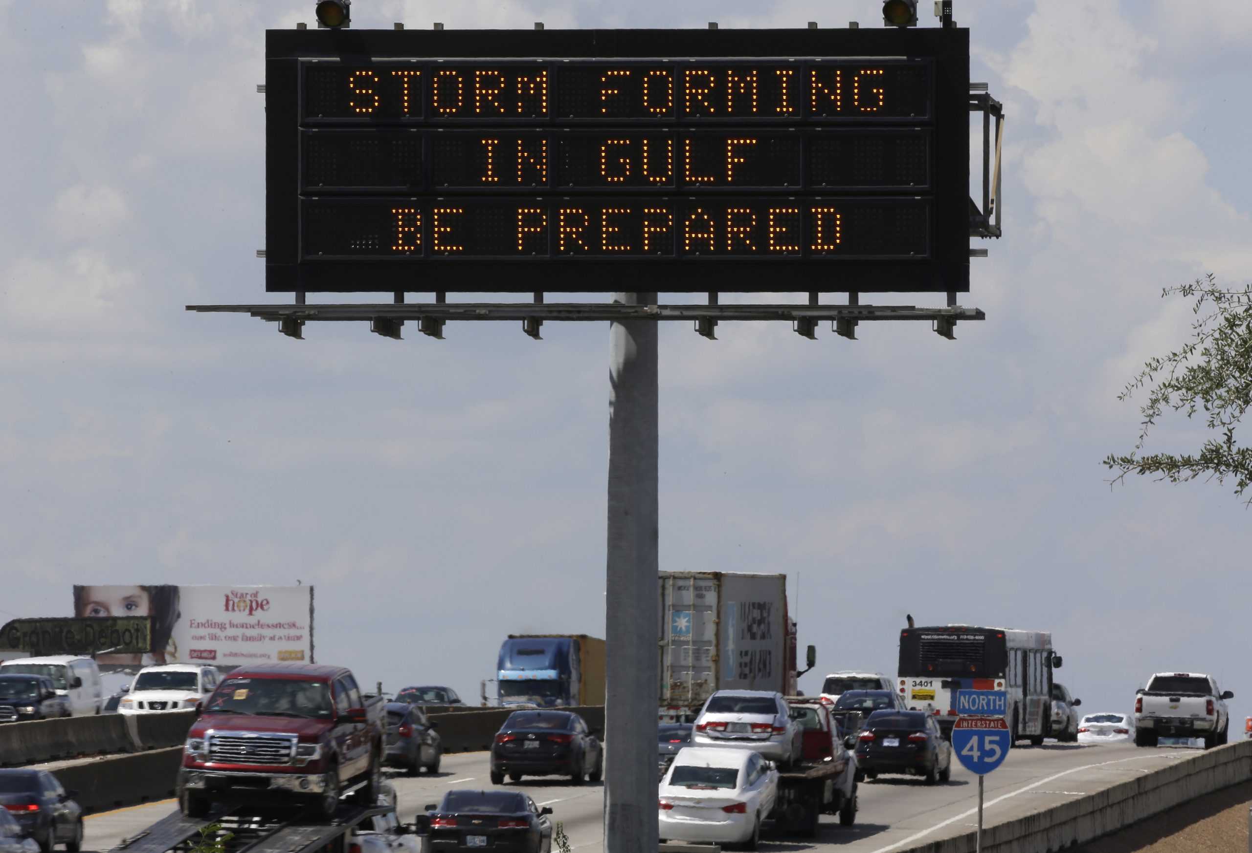 Trump live-tweets Hurricane Harvey