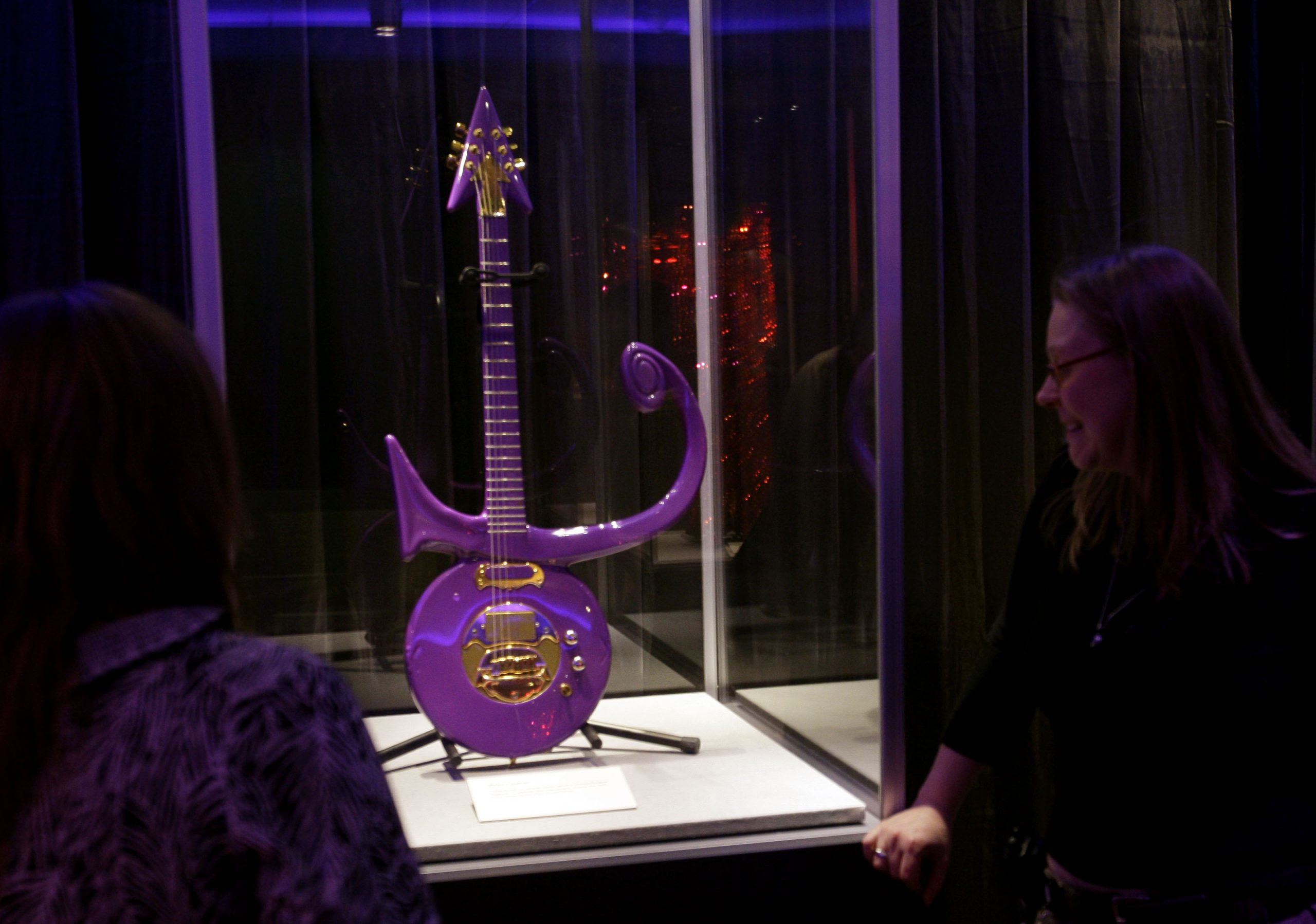 Flashback: Obama loved Prince, played secret White House concert last year