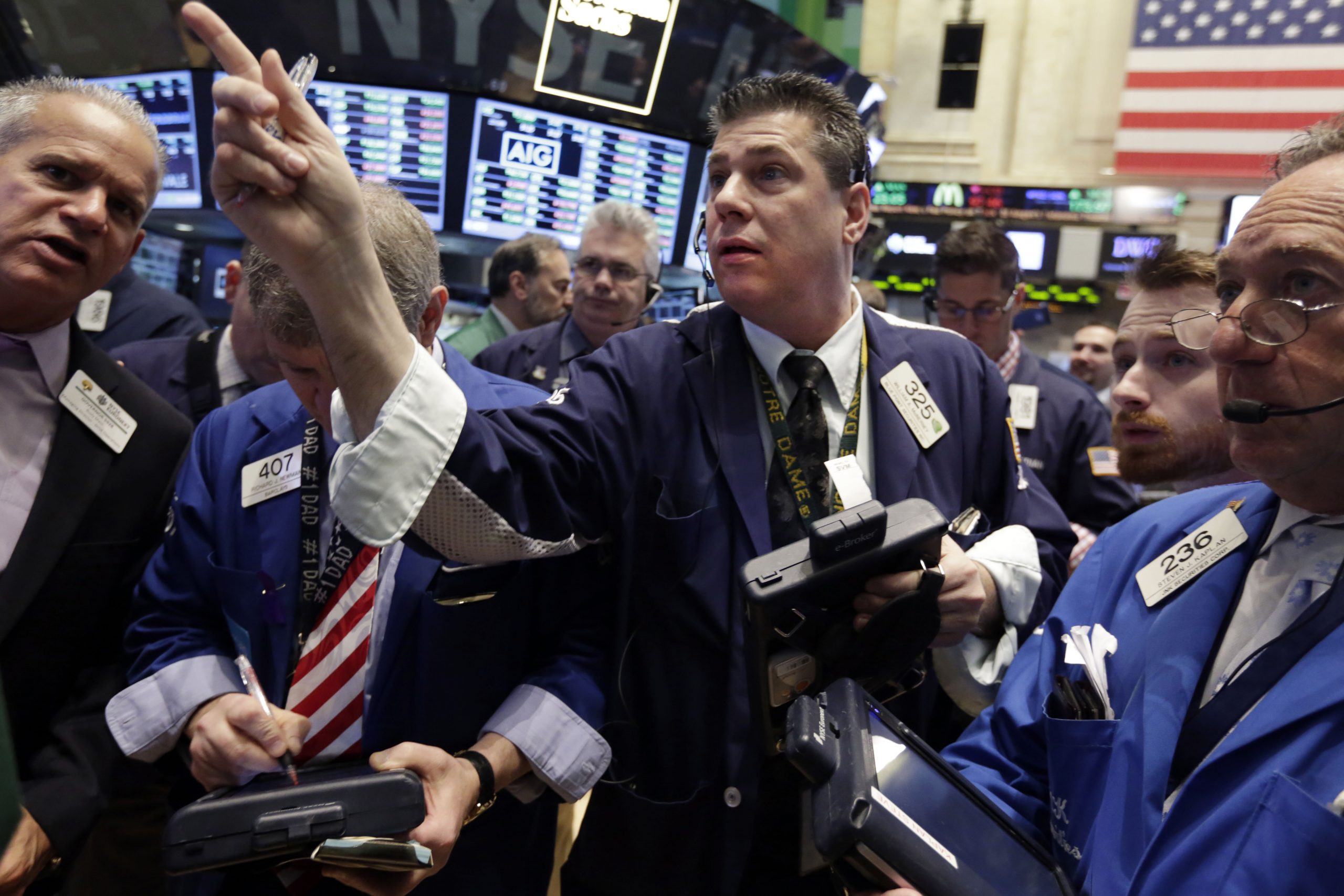 Stock market sinks as tech sector slumps