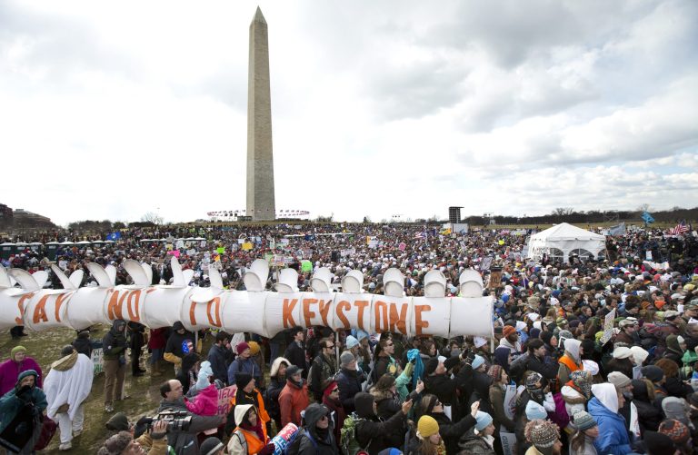 Some unions, including America's Building Trades Union, have endorsed the Keystone XL pipeline, but the White House is deferring to the environmental lobby instead. (Photo: Manuel Balce Ceneta/AP file)